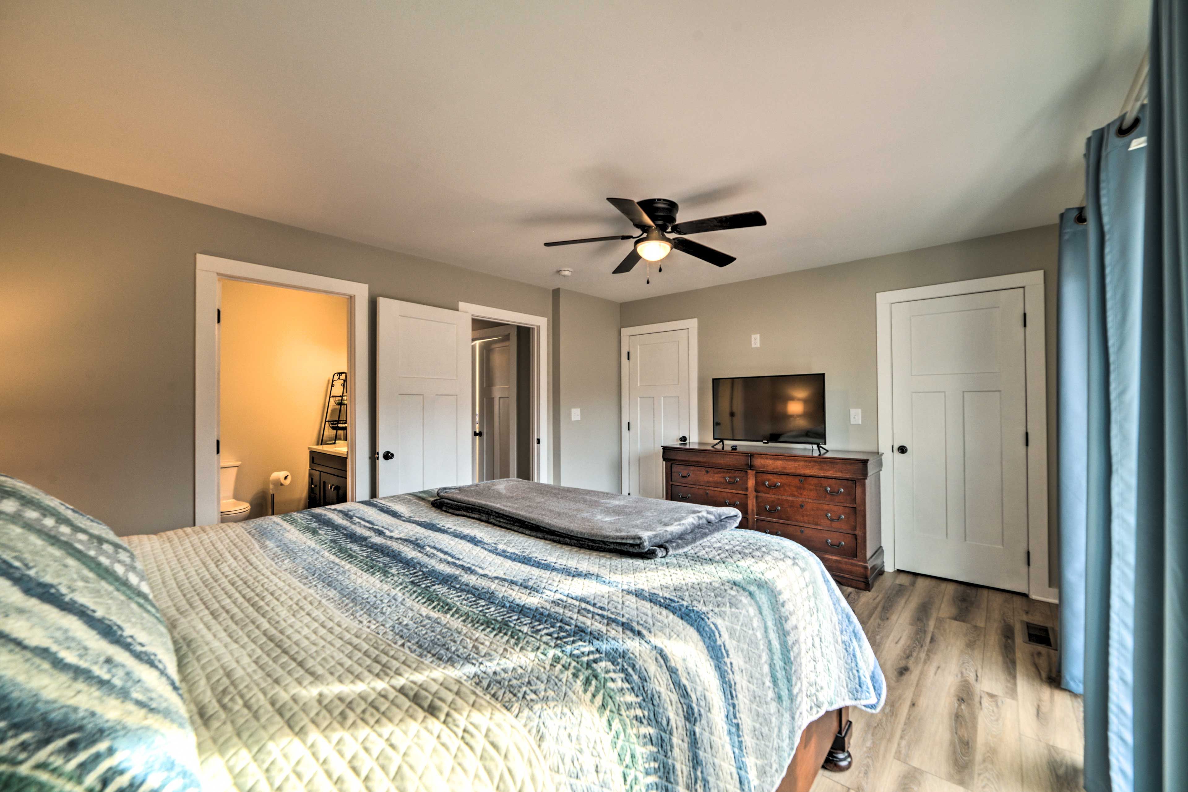 Bedroom 1 | Smart TV