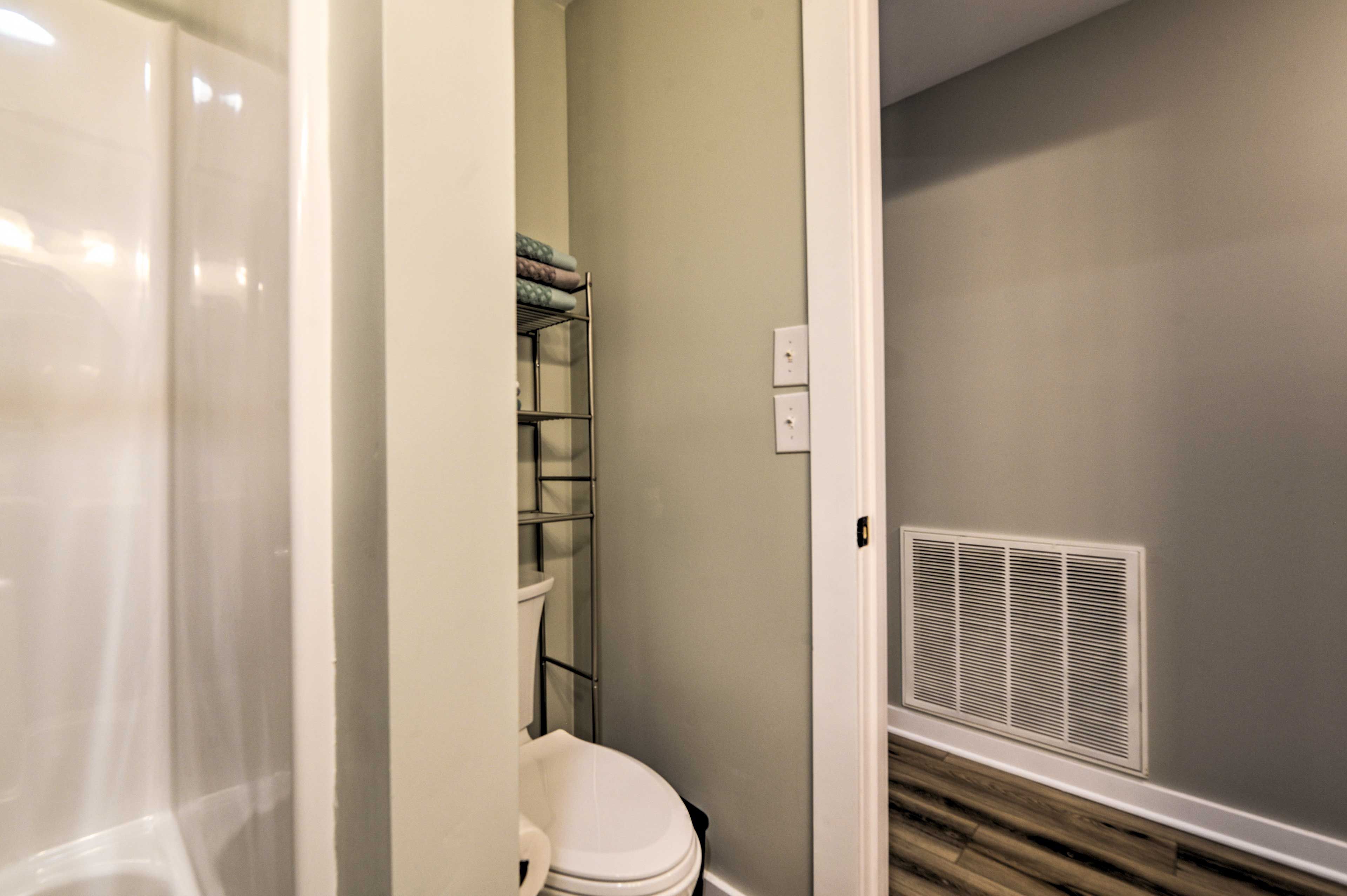 Full Bathroom | Towels Provided