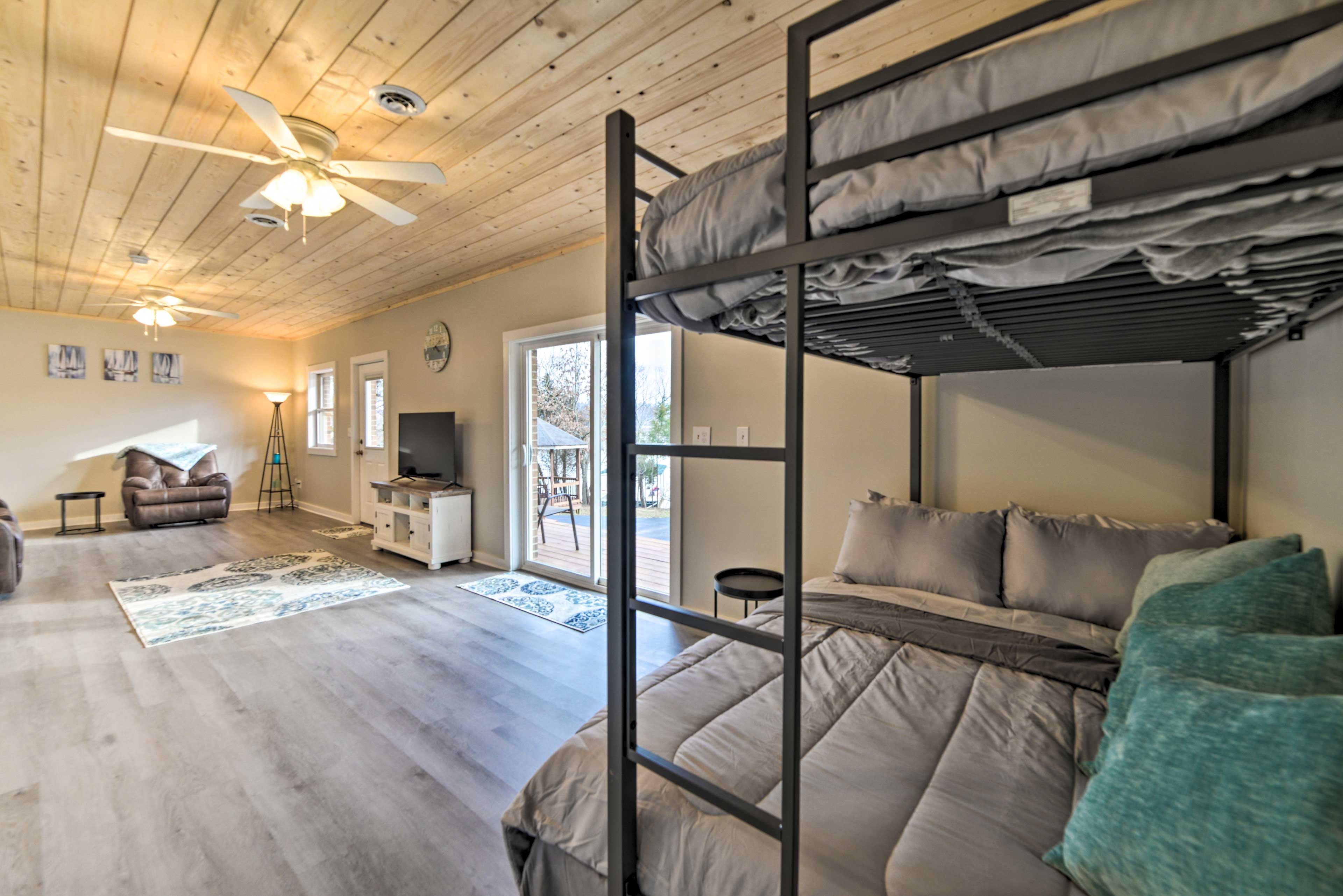 Family Room | Twin/Full Bunk Bed w/ Full Trundle