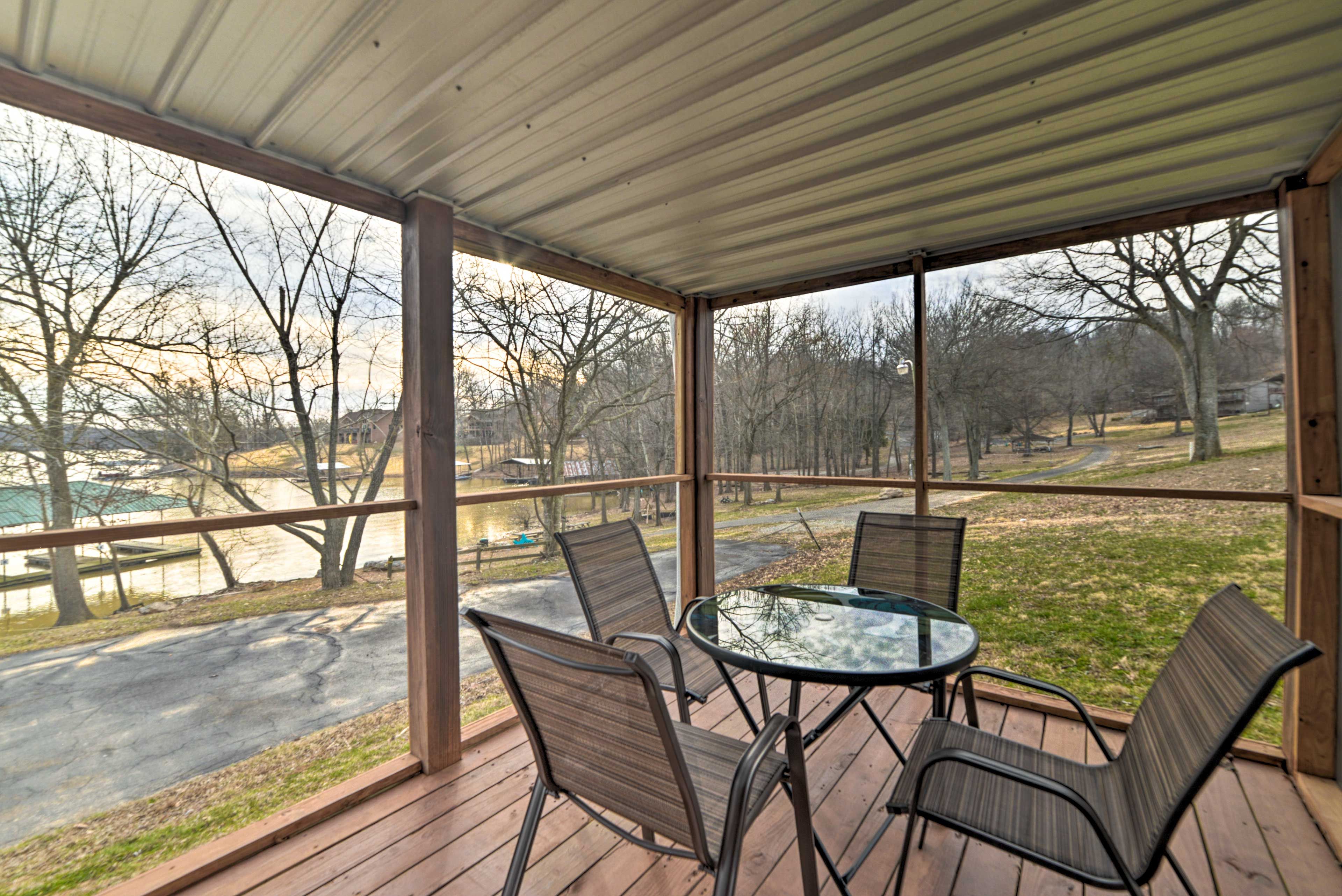 Screened Patio | Outdoor Dining