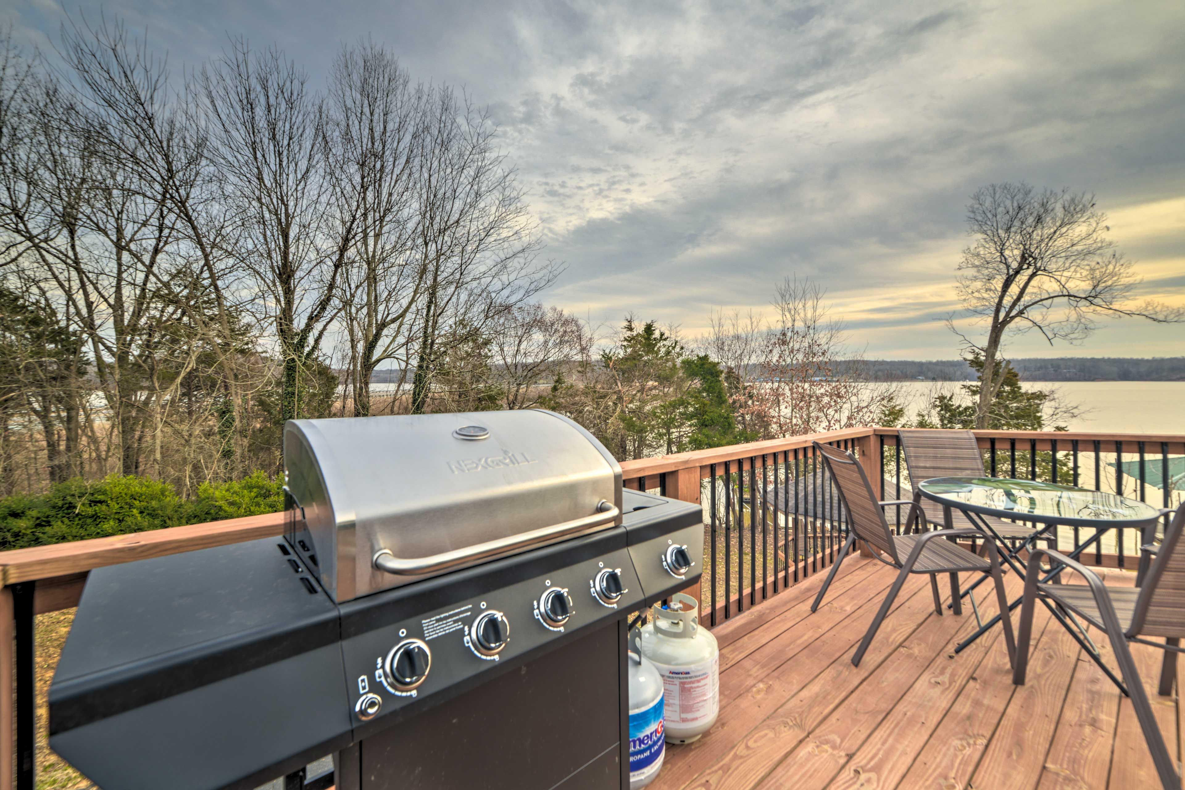 Wraparound Deck | Gas Grill