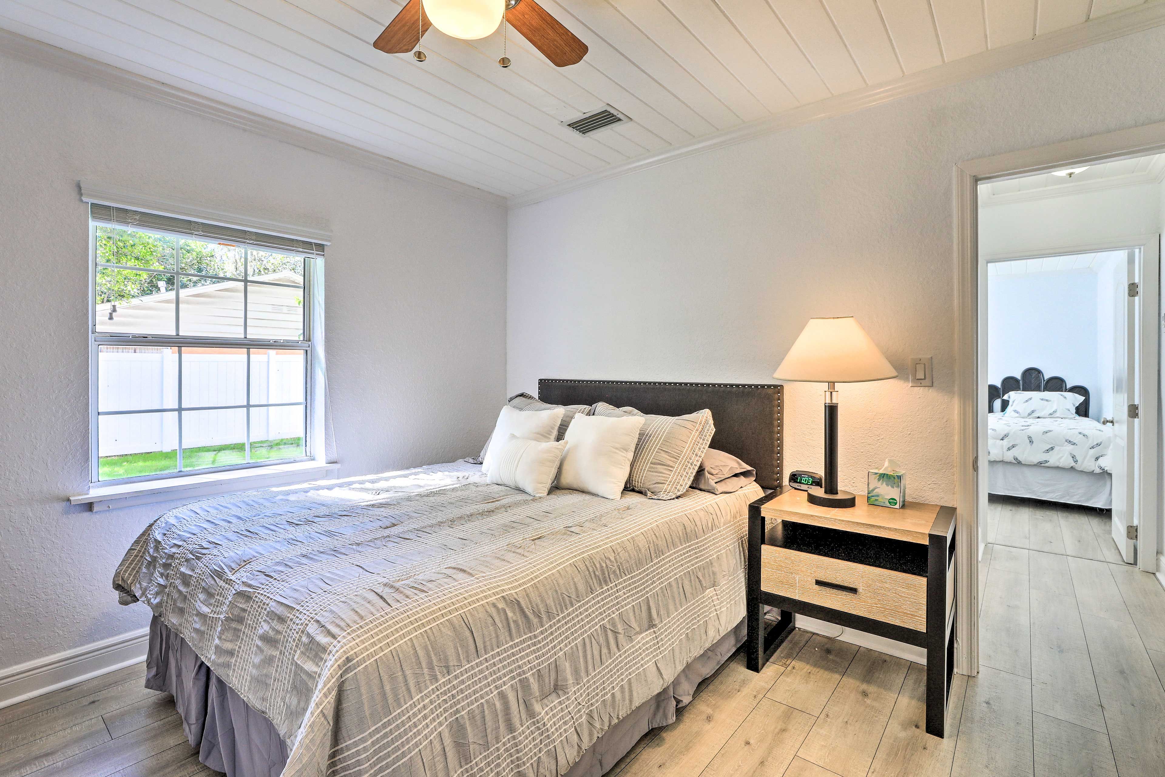 Bedroom 2 | Queen Bed