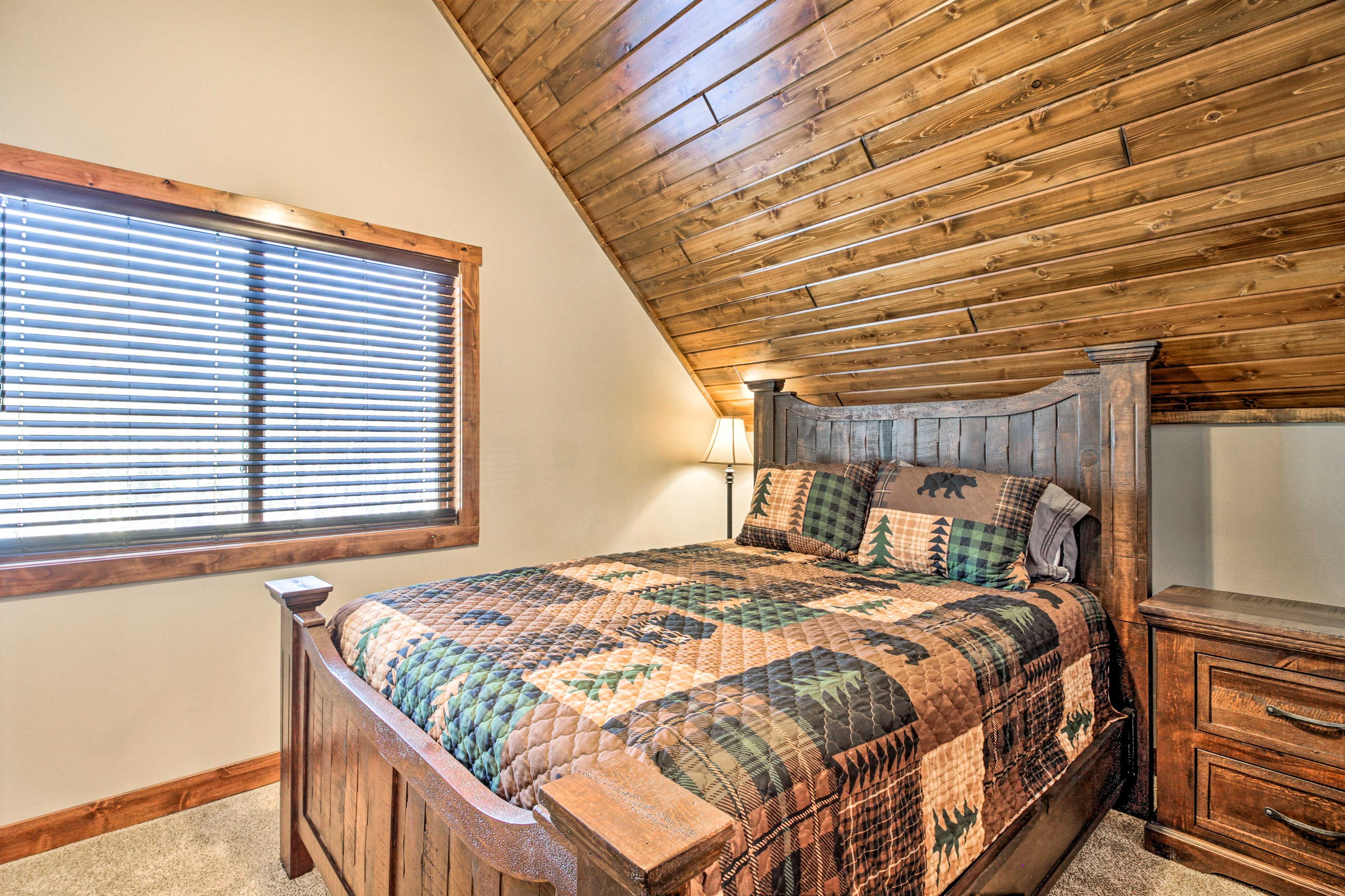 Bedroom 2 | Queen Bed | Upper Level
