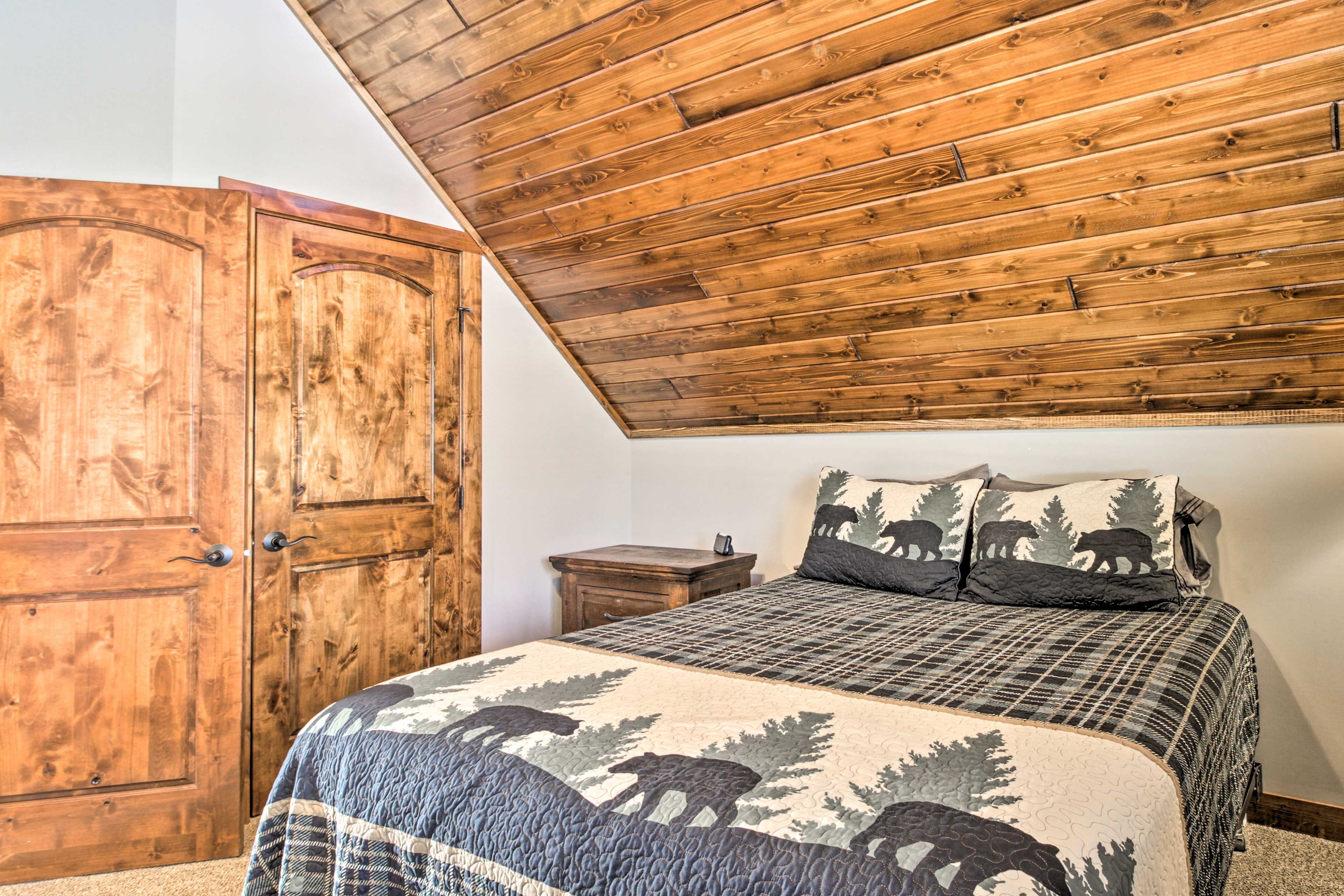 Bedroom 3 | Queen Bed | Upper Level