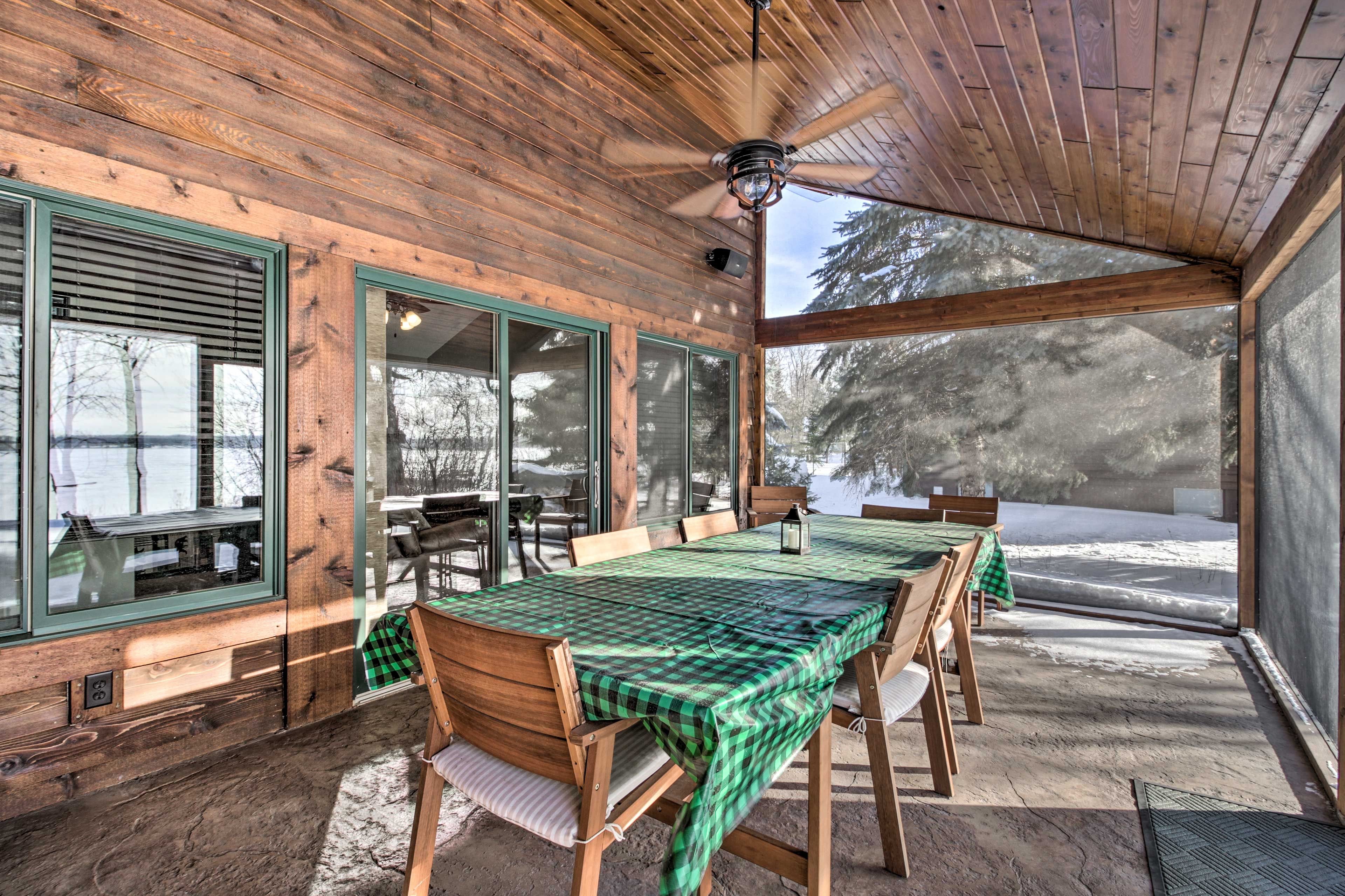 Enclosed Patio | Outdoor Dining Area | Smart TV