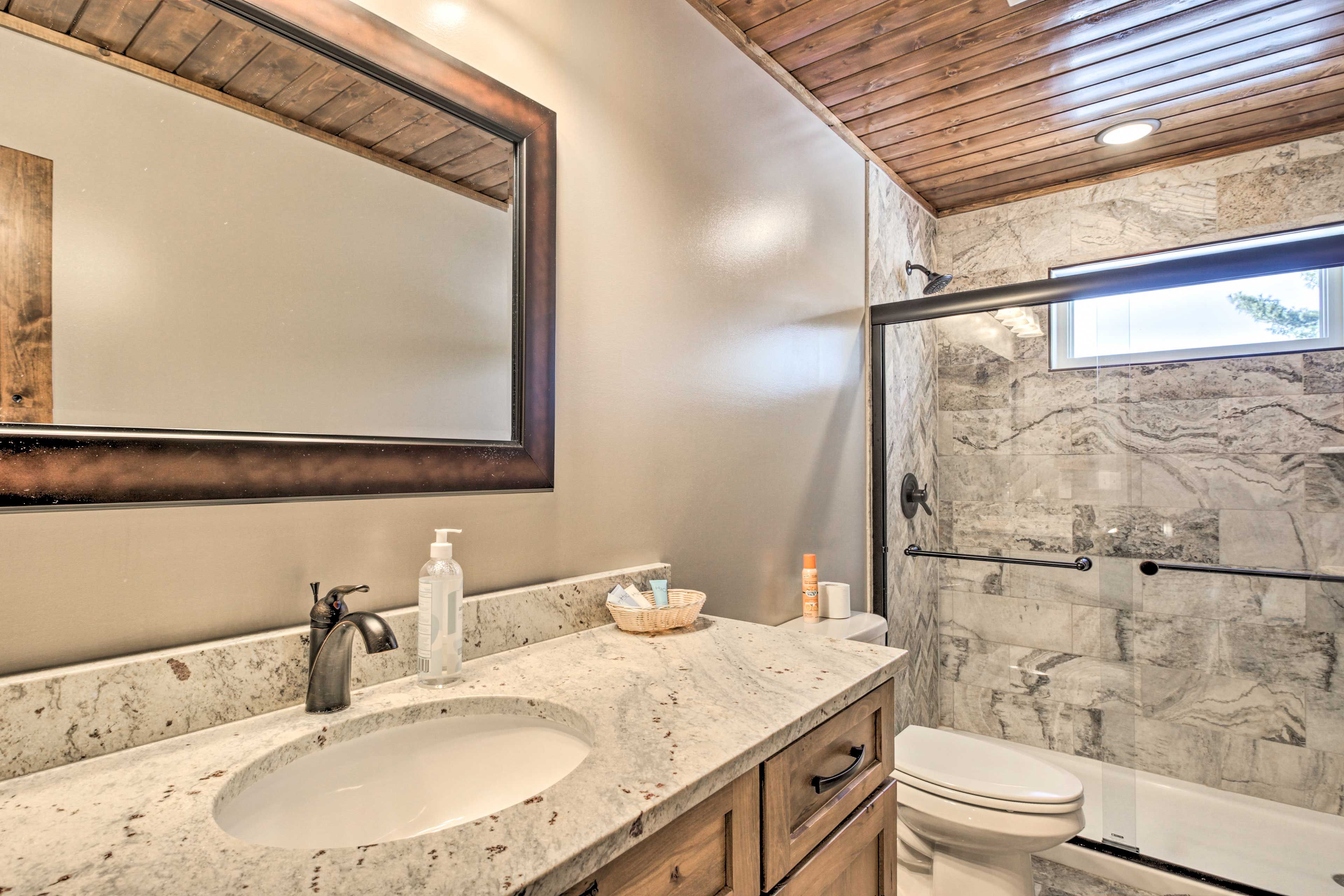 Full Bathroom | Upper Level