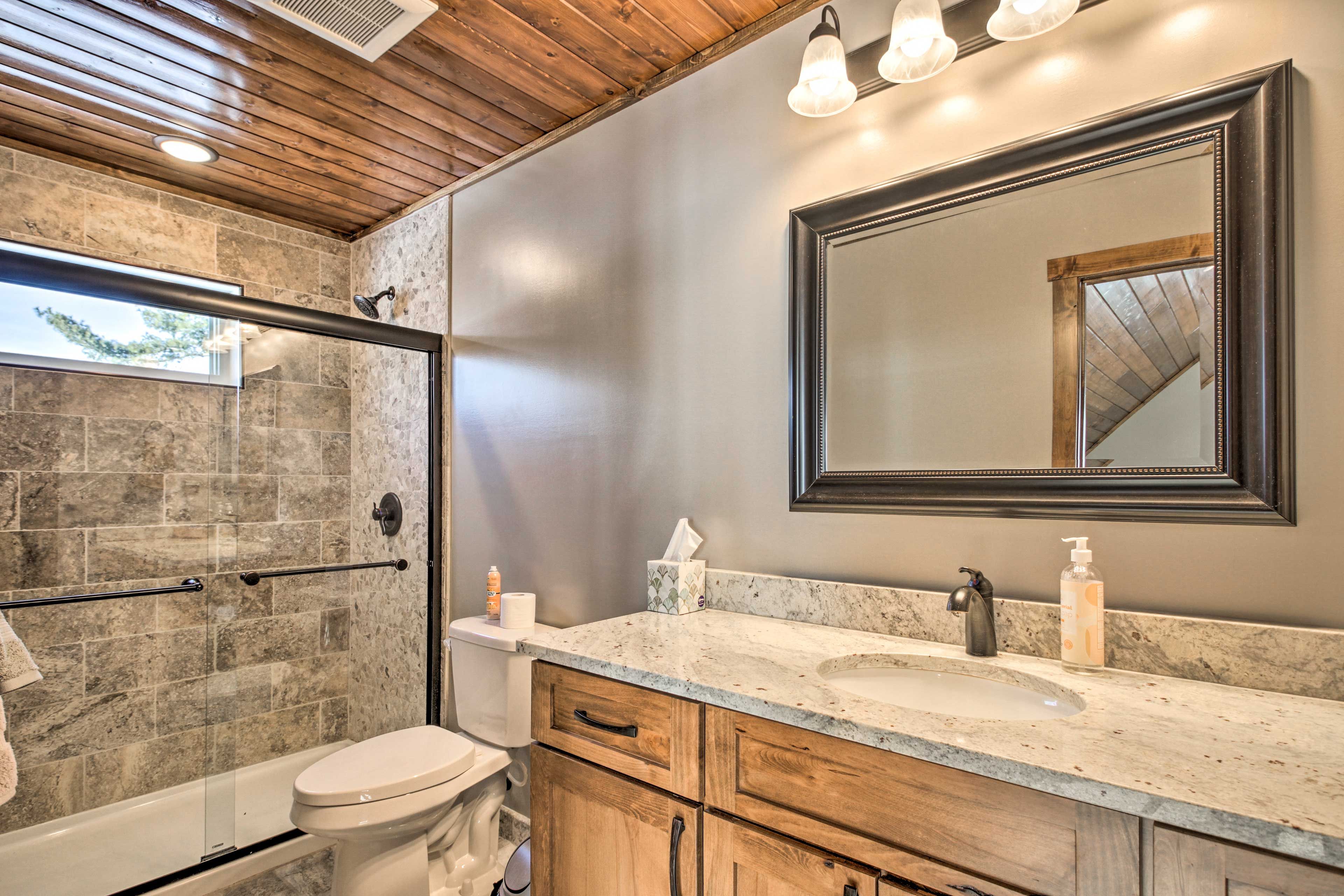 Full Bathroom | Upper Level