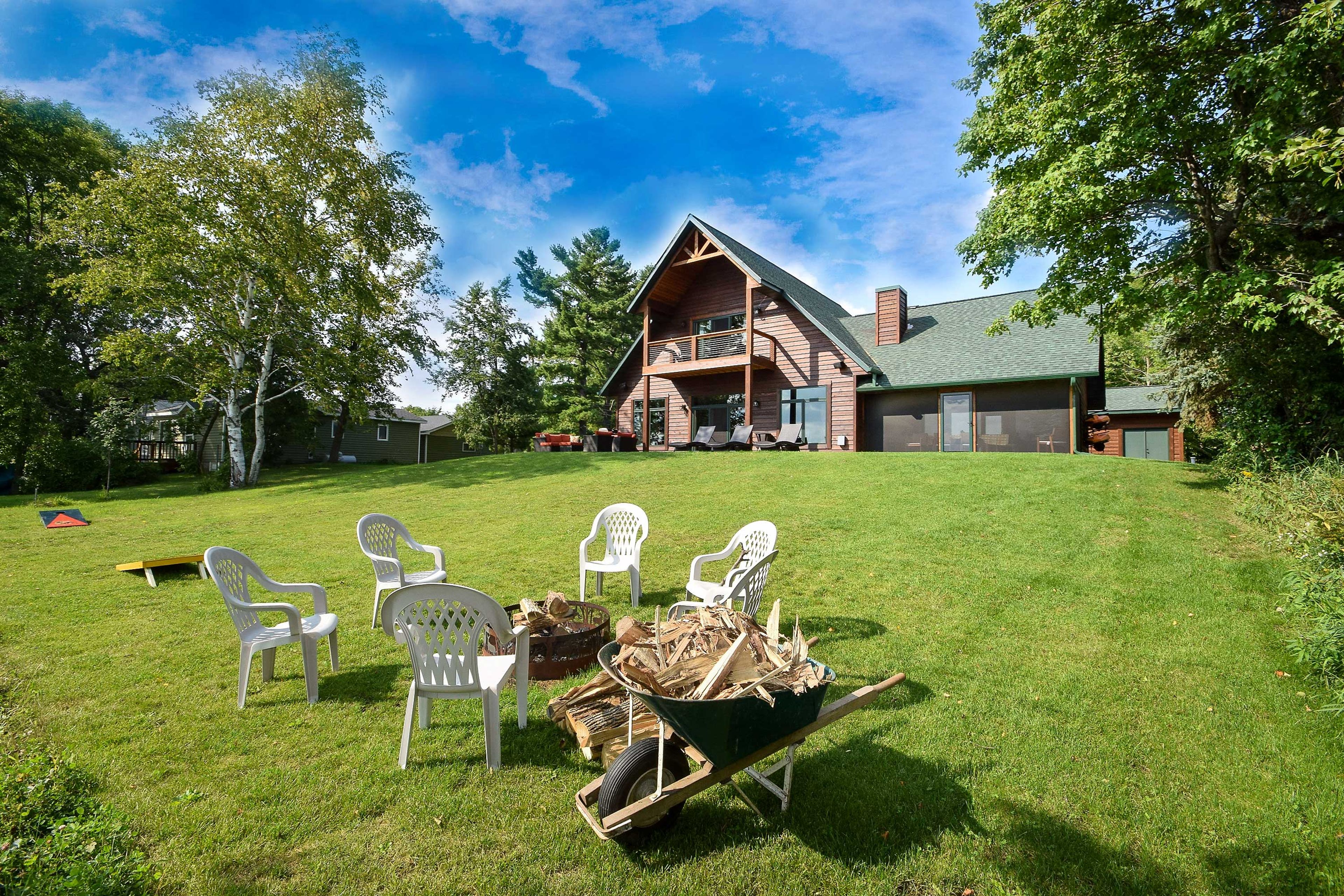 Large Yard | Fire Pit
