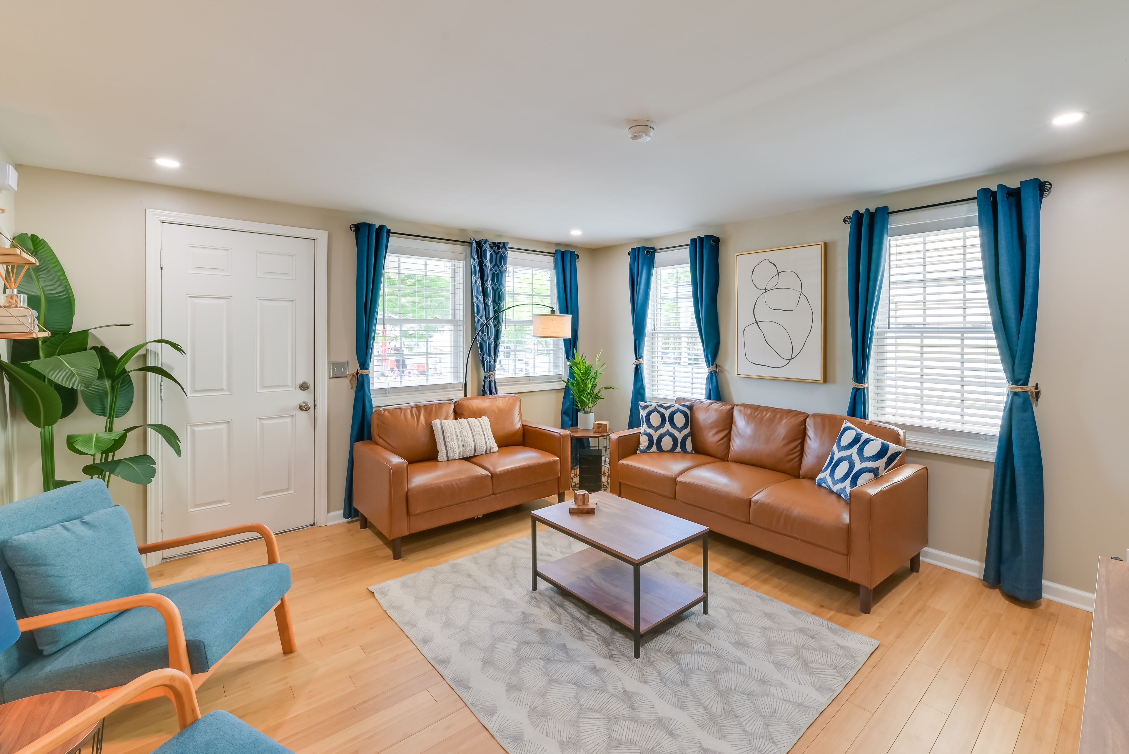Living Room | Free WiFi | Central A/C