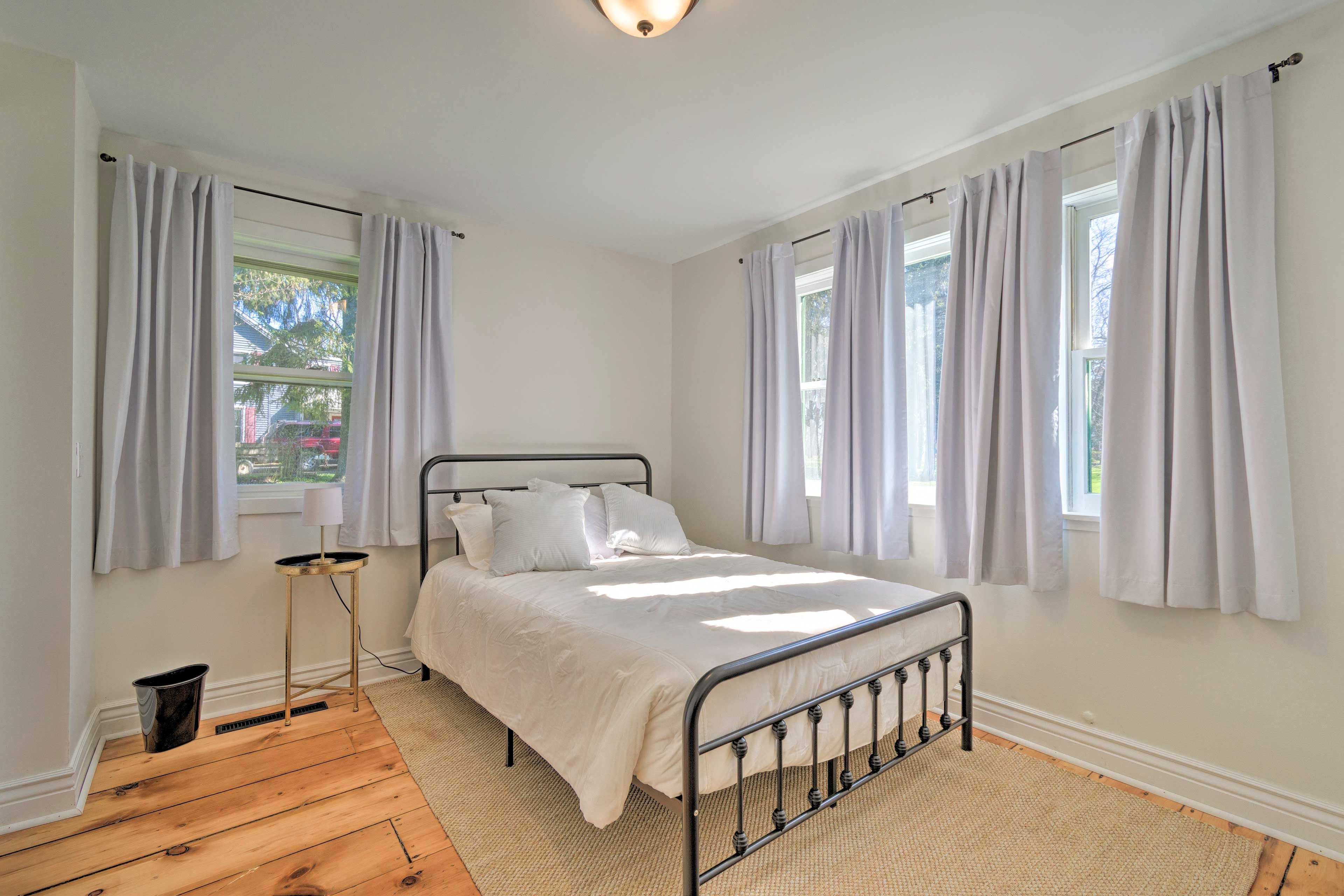 Bedroom 1 | Full Bed | 1st Floor