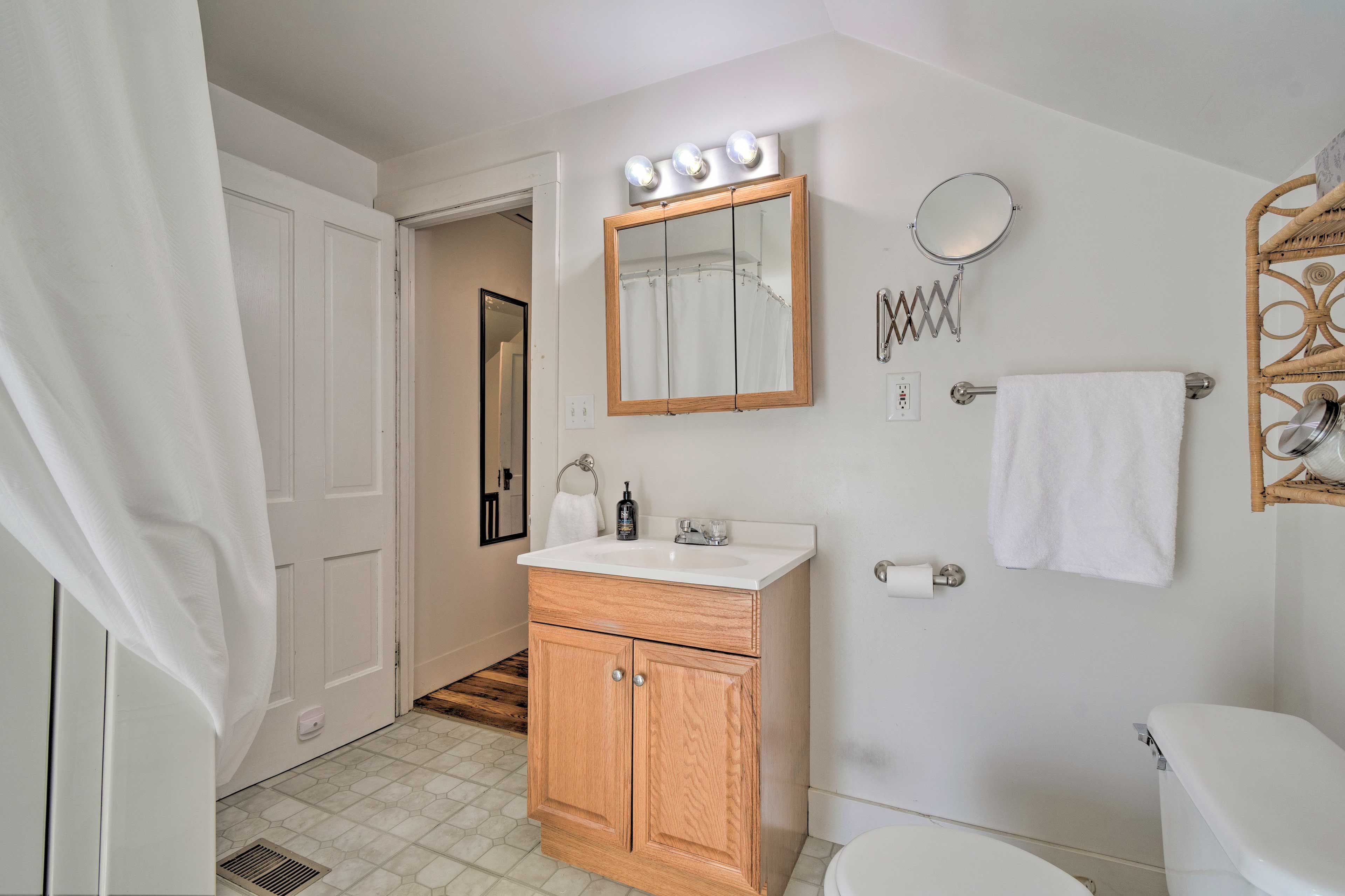 Full Bathroom | Jetted Tub