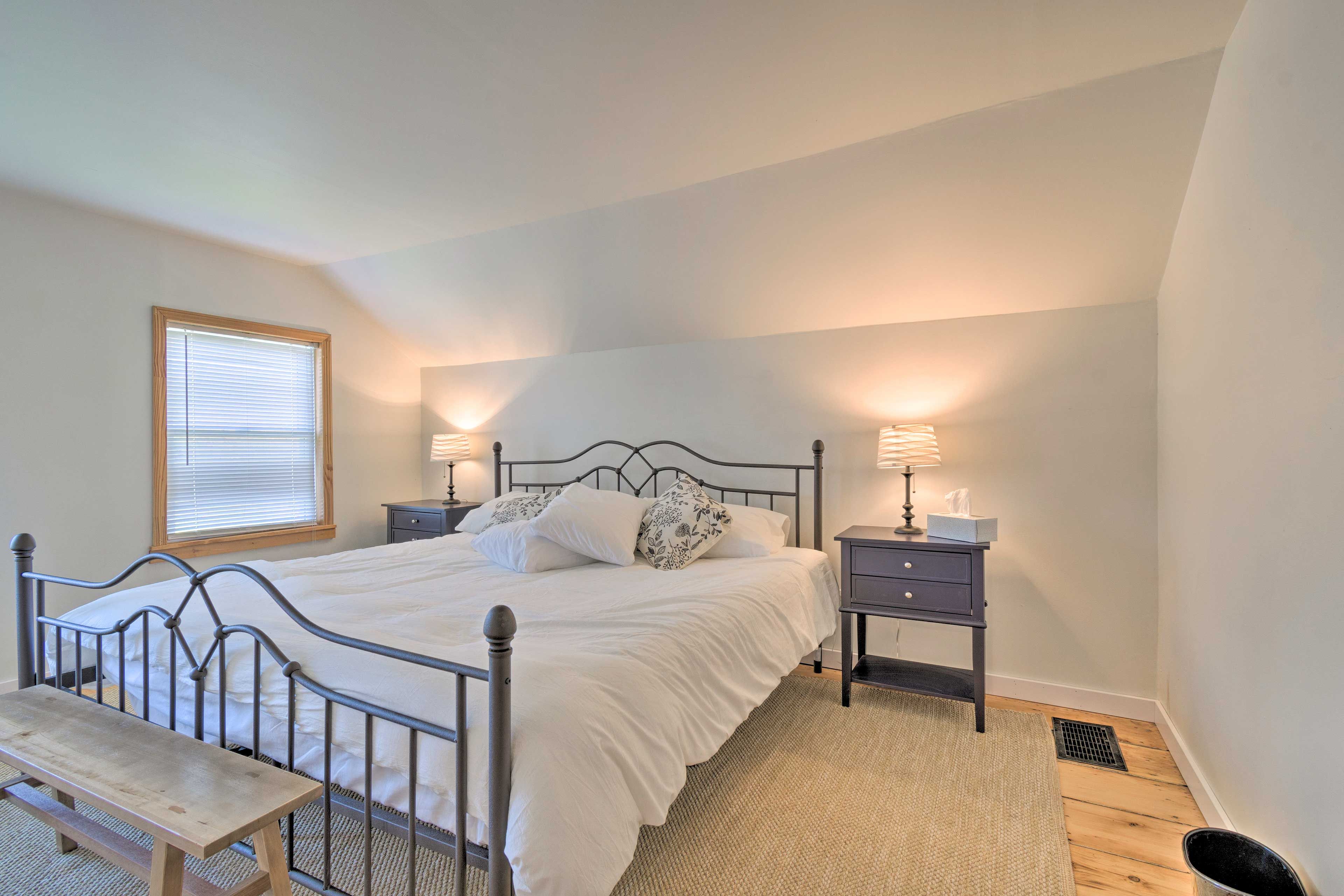 Bedroom 2 | King Bed | 2nd Floor