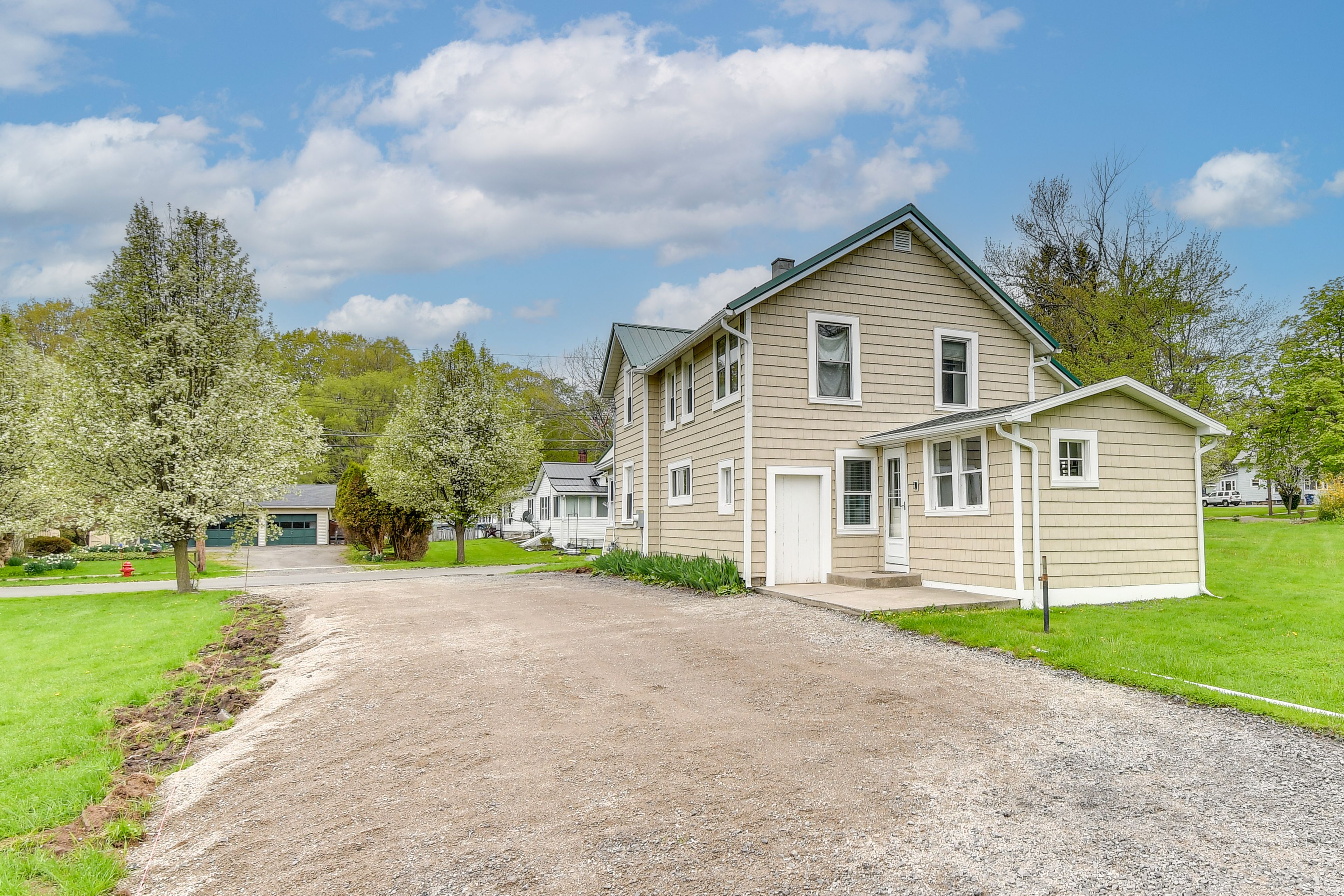 Parking | Driveway (4 Vehicles) | Street Parking | RV/Trailer Parking