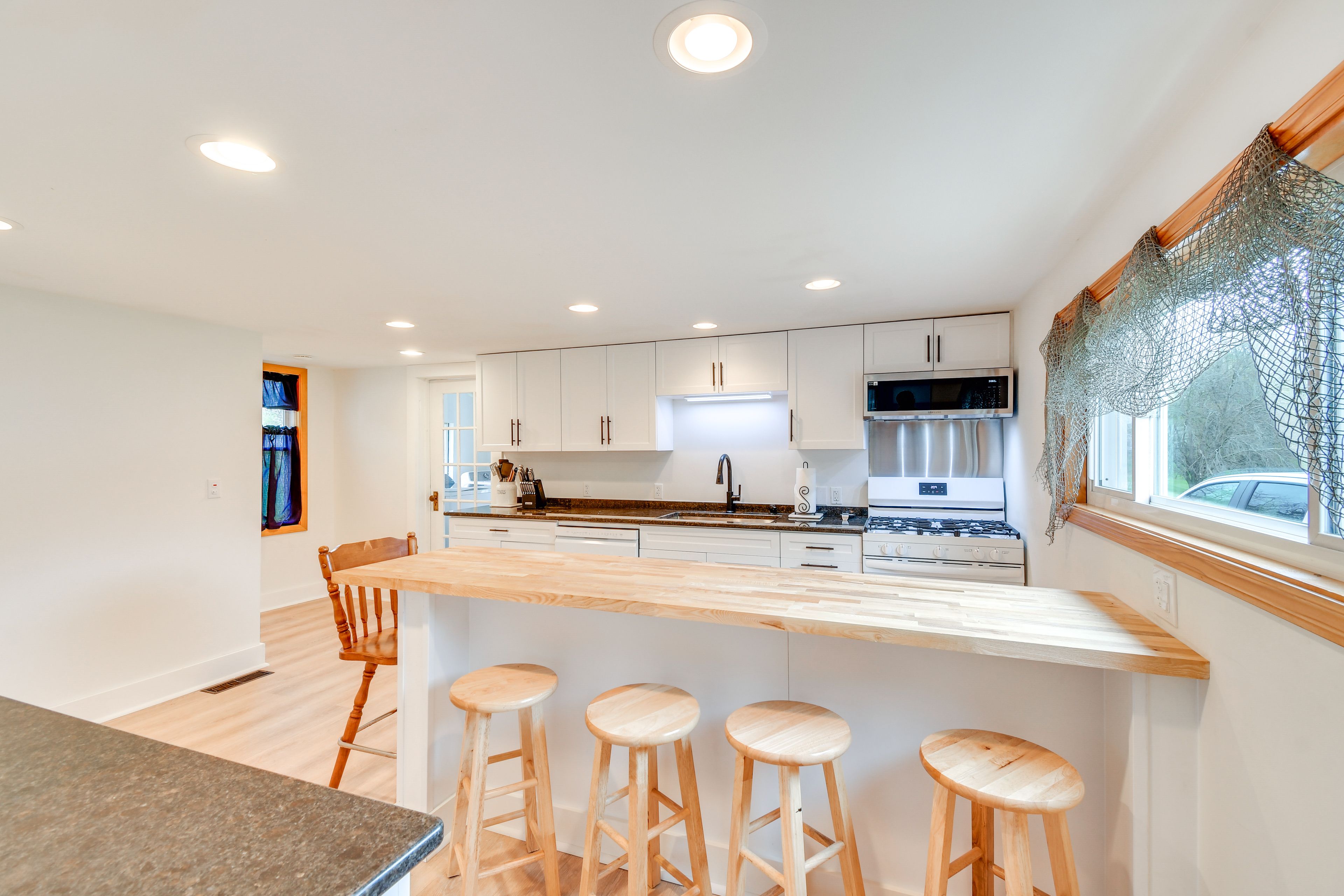 Kitchen | Cooking Basics | Breakfast Bar Dining