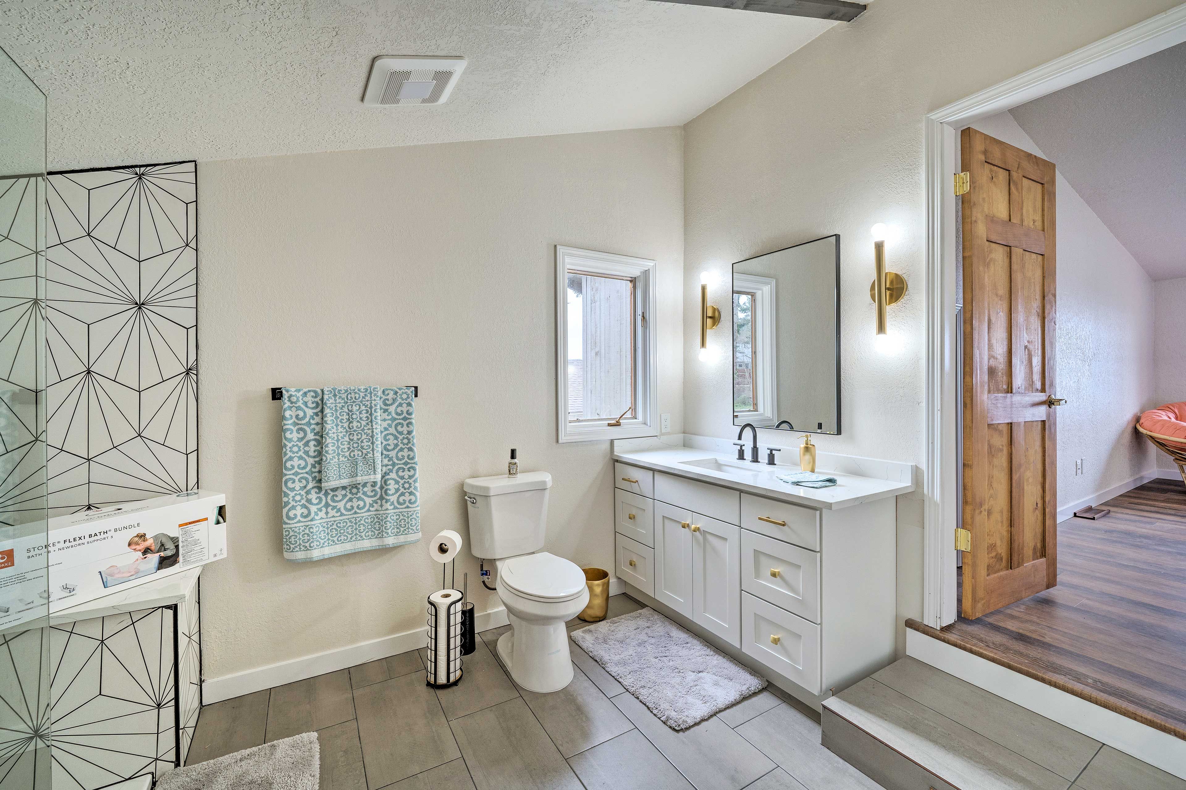 En-Suite Bathroom | Complimentary Toiletries