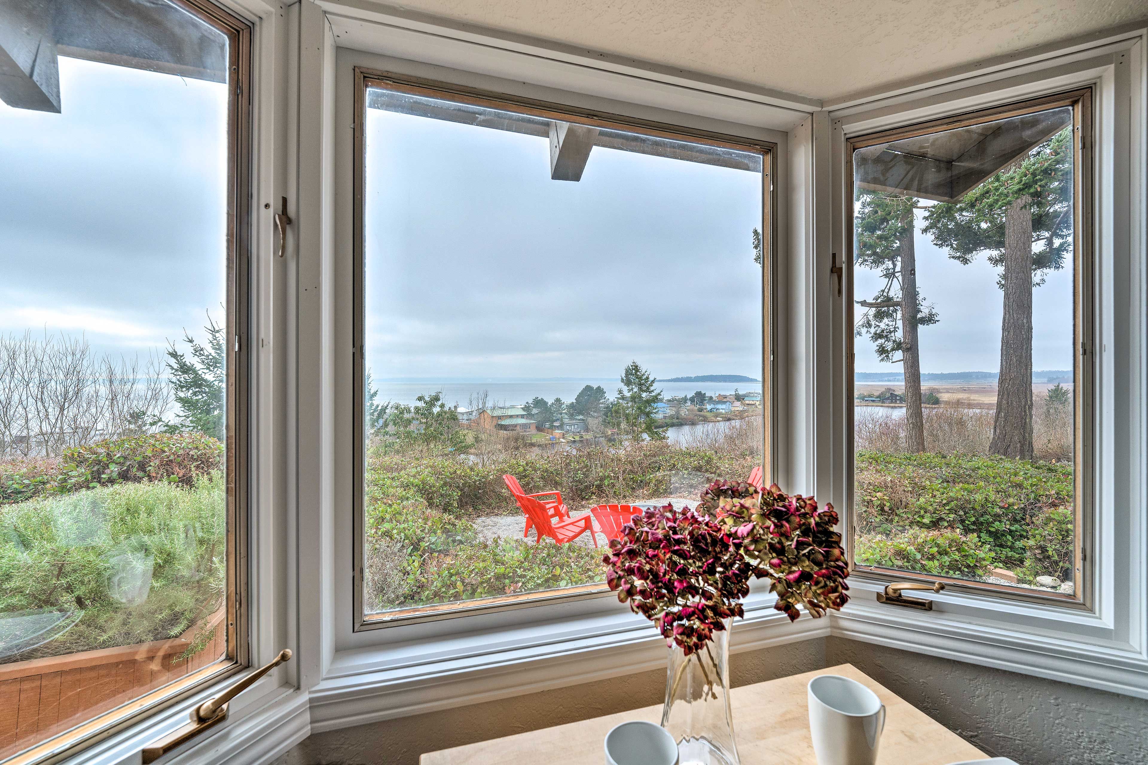 Kitchen | Breakfast Nook Views
