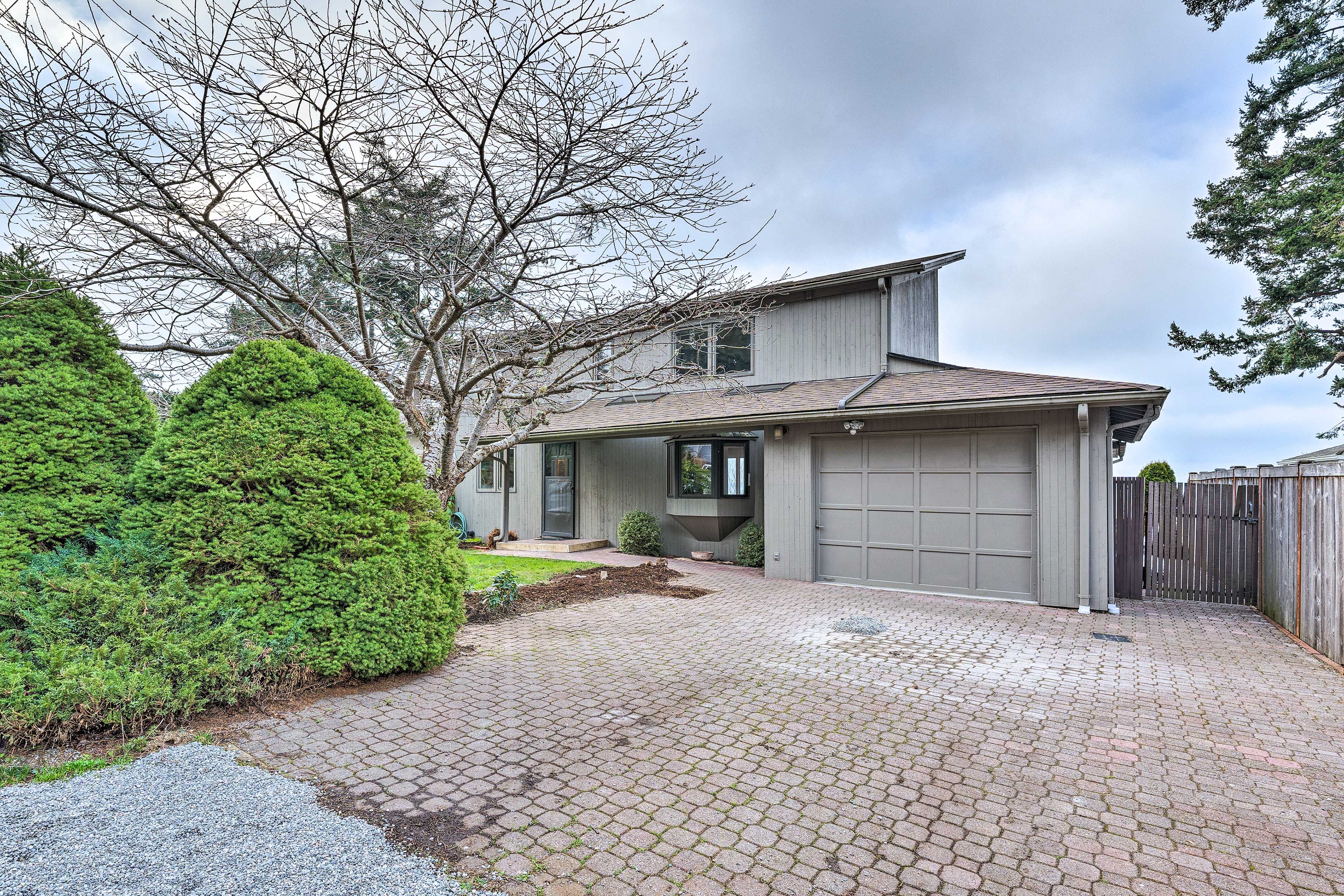 Property Exterior | Driveway (2 Vehicles) | Free Street Parking