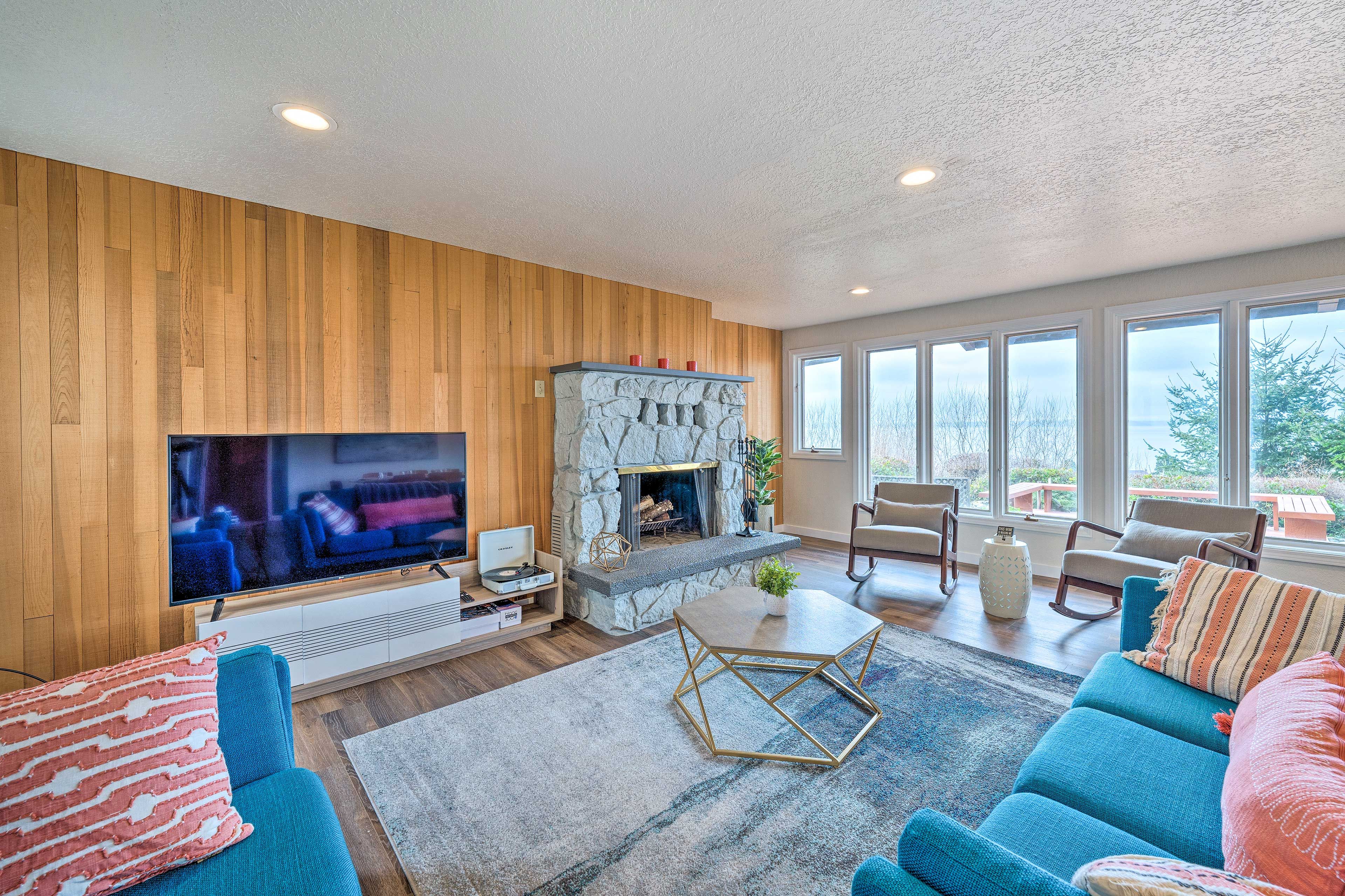 Living Room | Smart TV