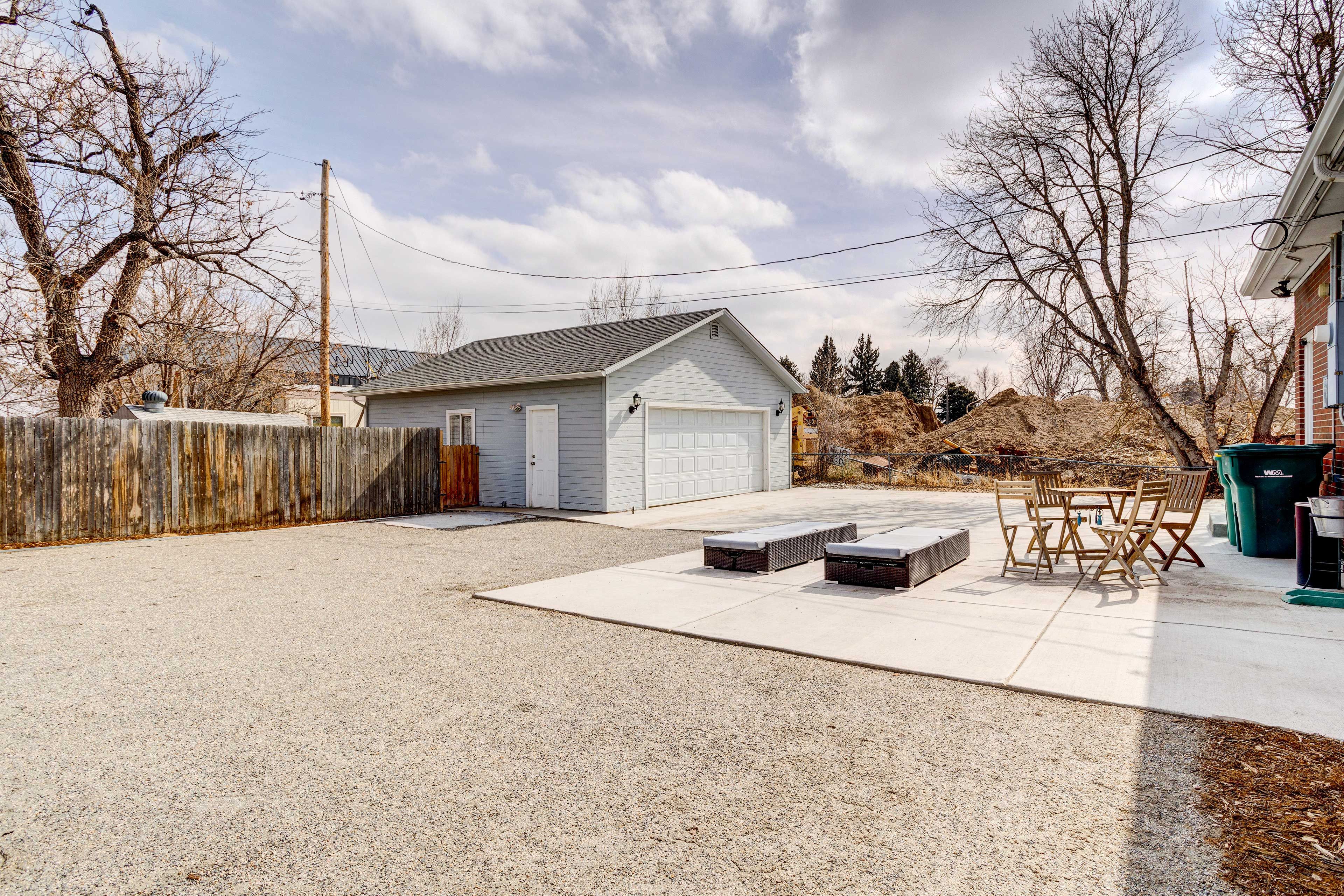 Backyard | Free WiFi | Central Heat | Washer & Dryer