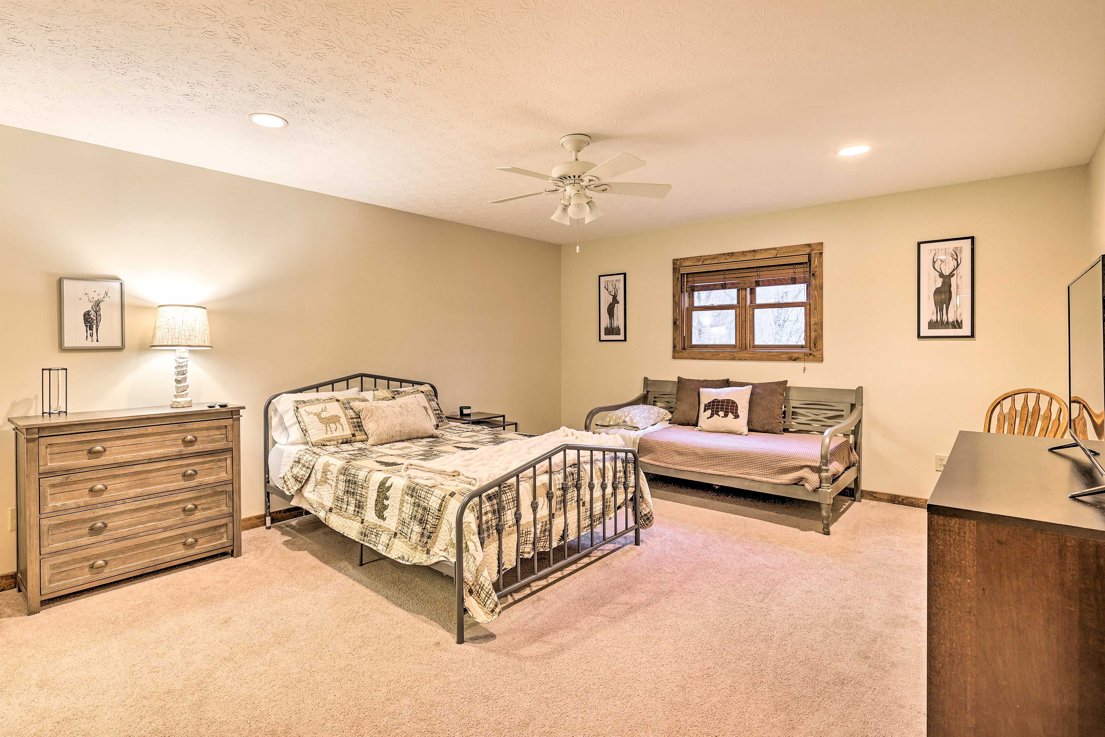 Bedroom 3 | Queen Bed | Twin Daybed