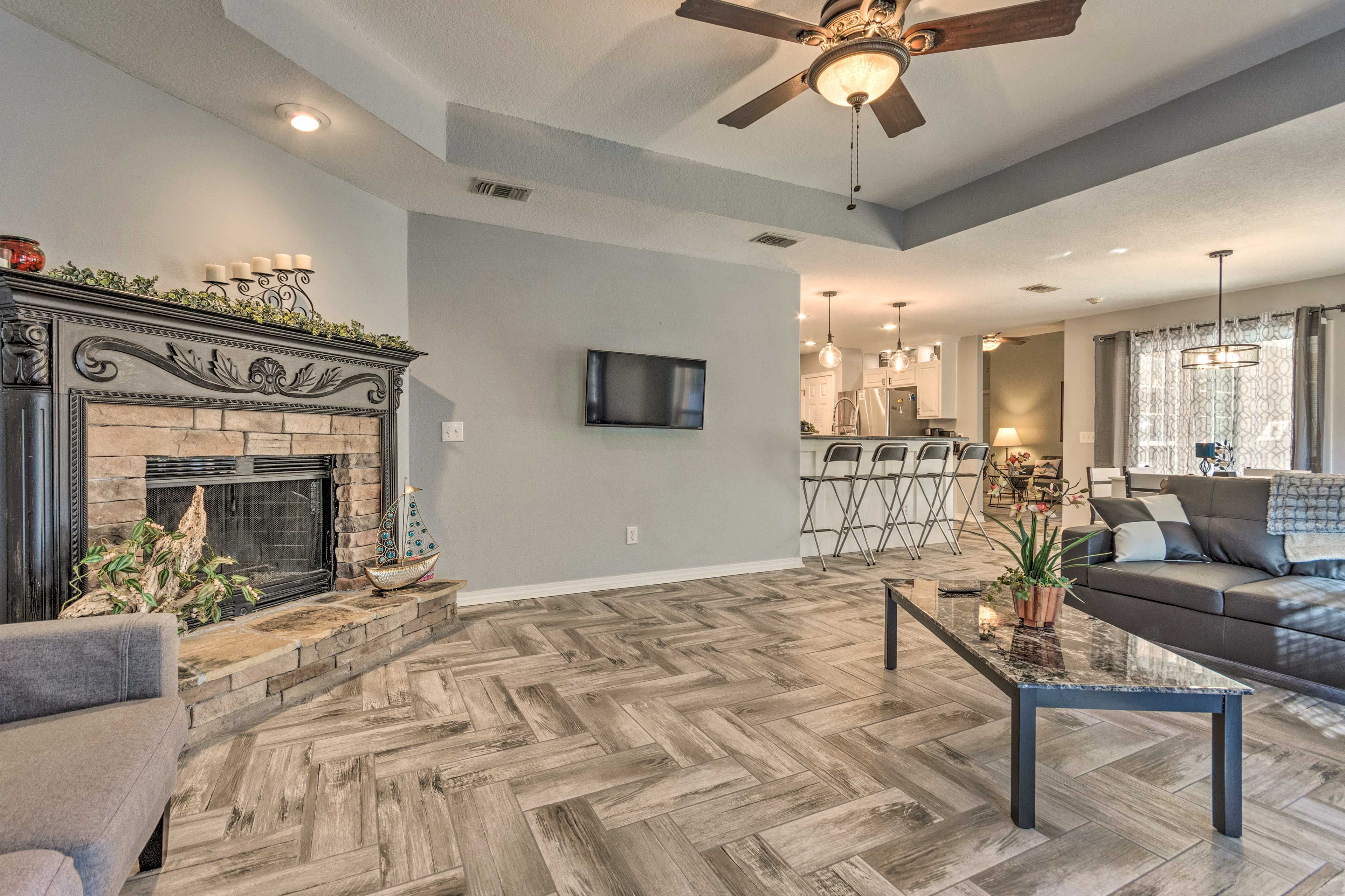 Living Room | Smart TV w/ Cable | Electric Fireplace