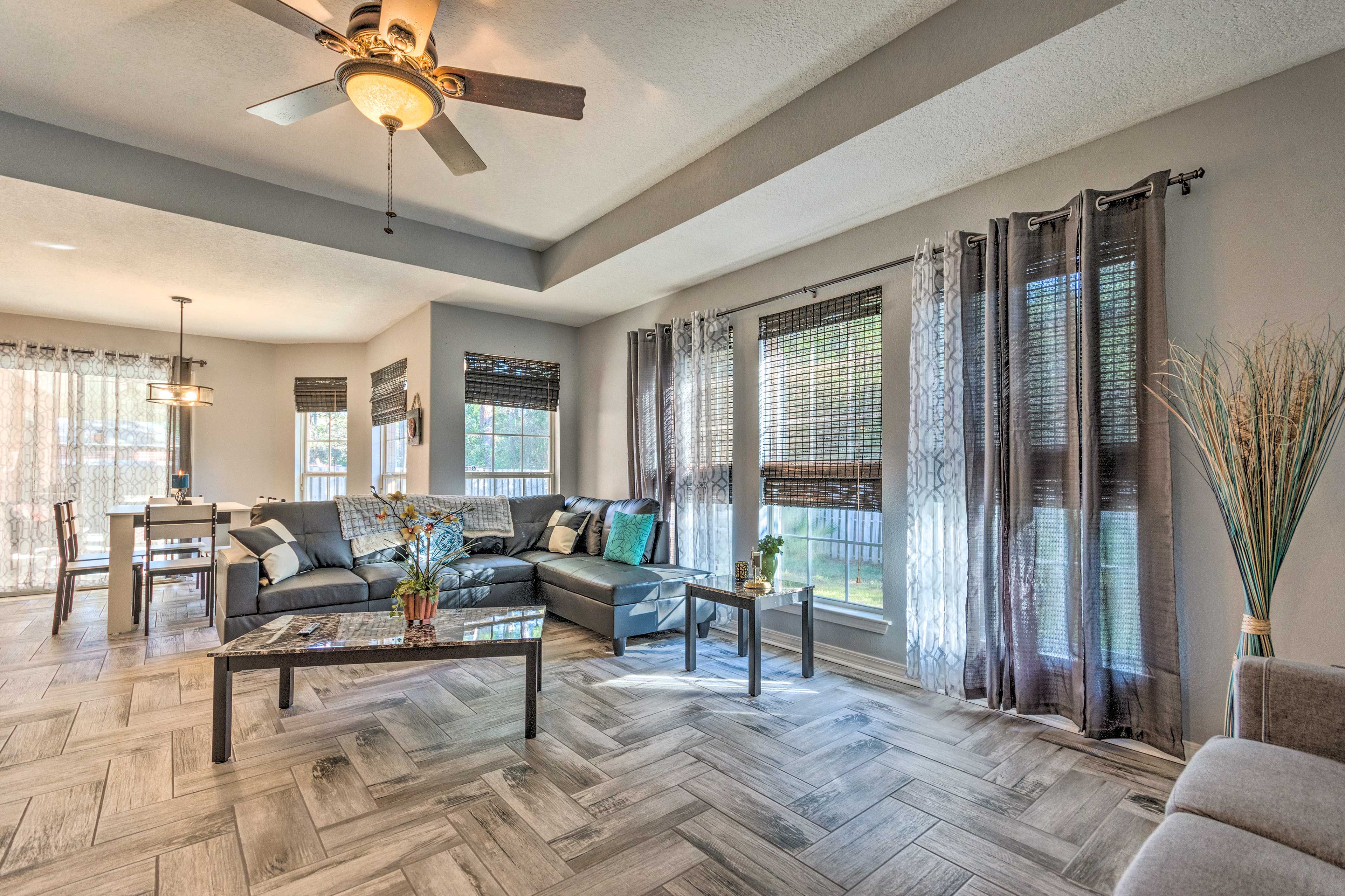 Living Room | Free WiFi | Central A/C