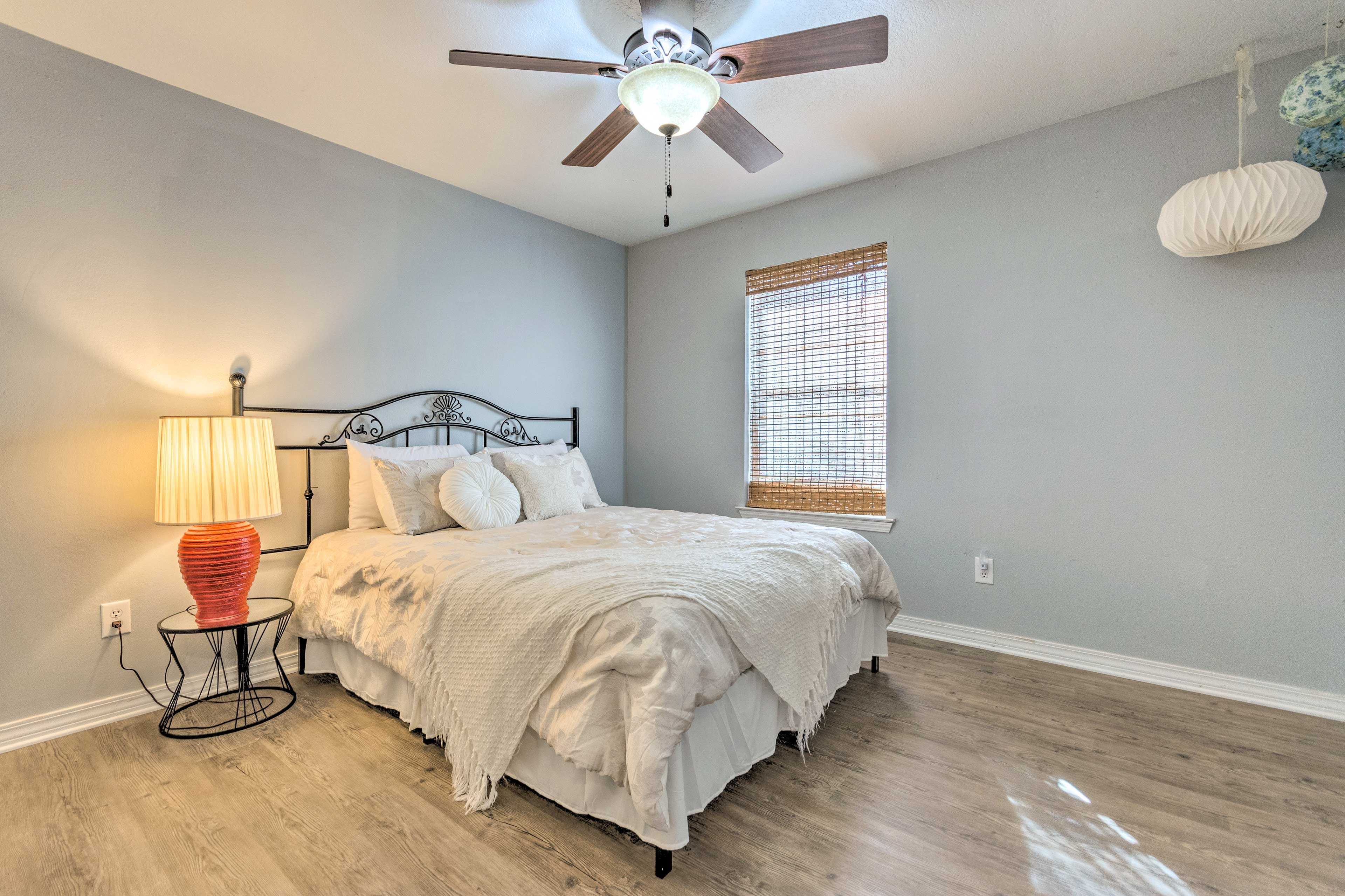 Bedroom 2 | Queen Bed