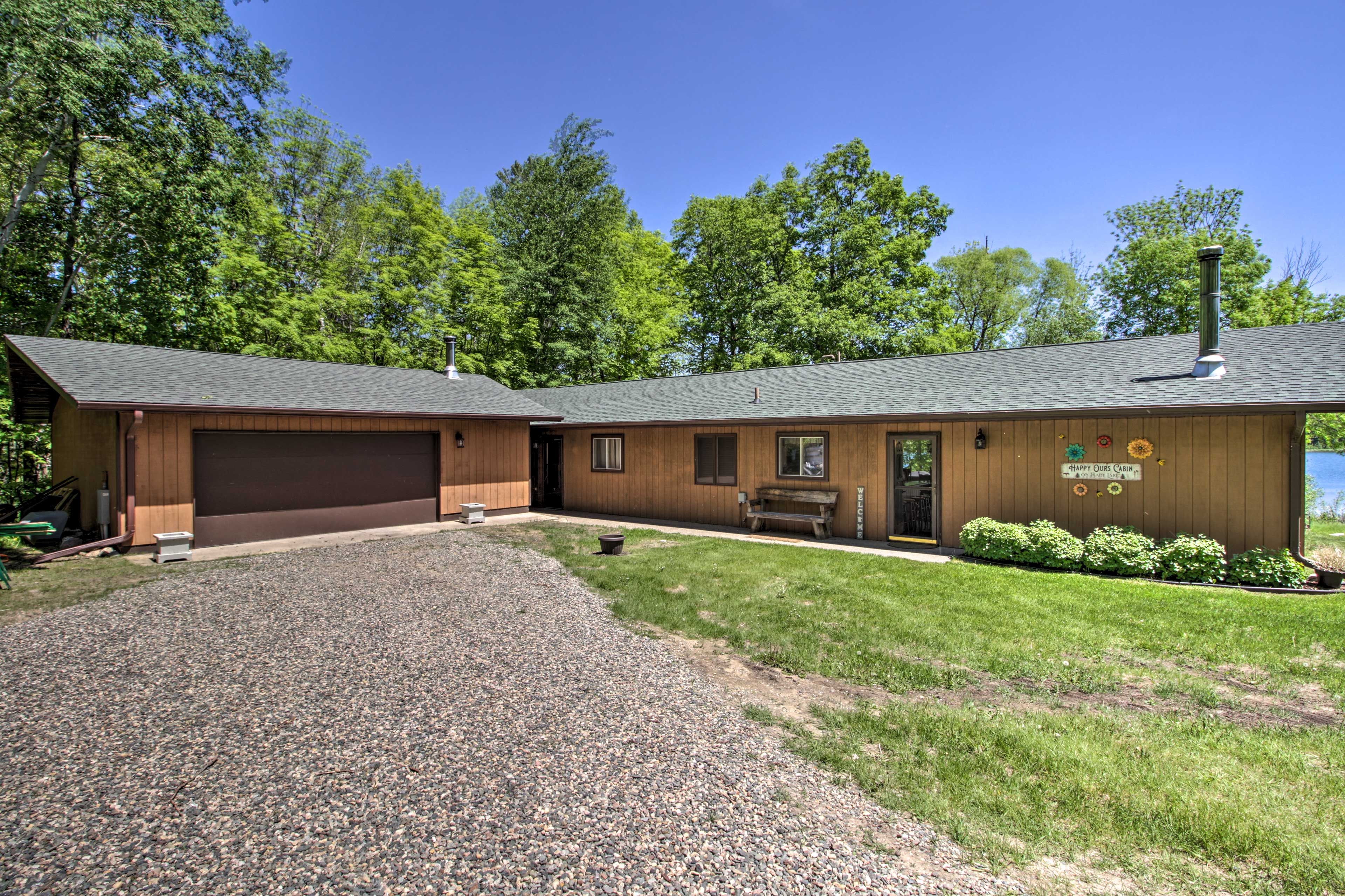 Parking | Driveway (4-5 Vehicles) | RV/Trailer Parking