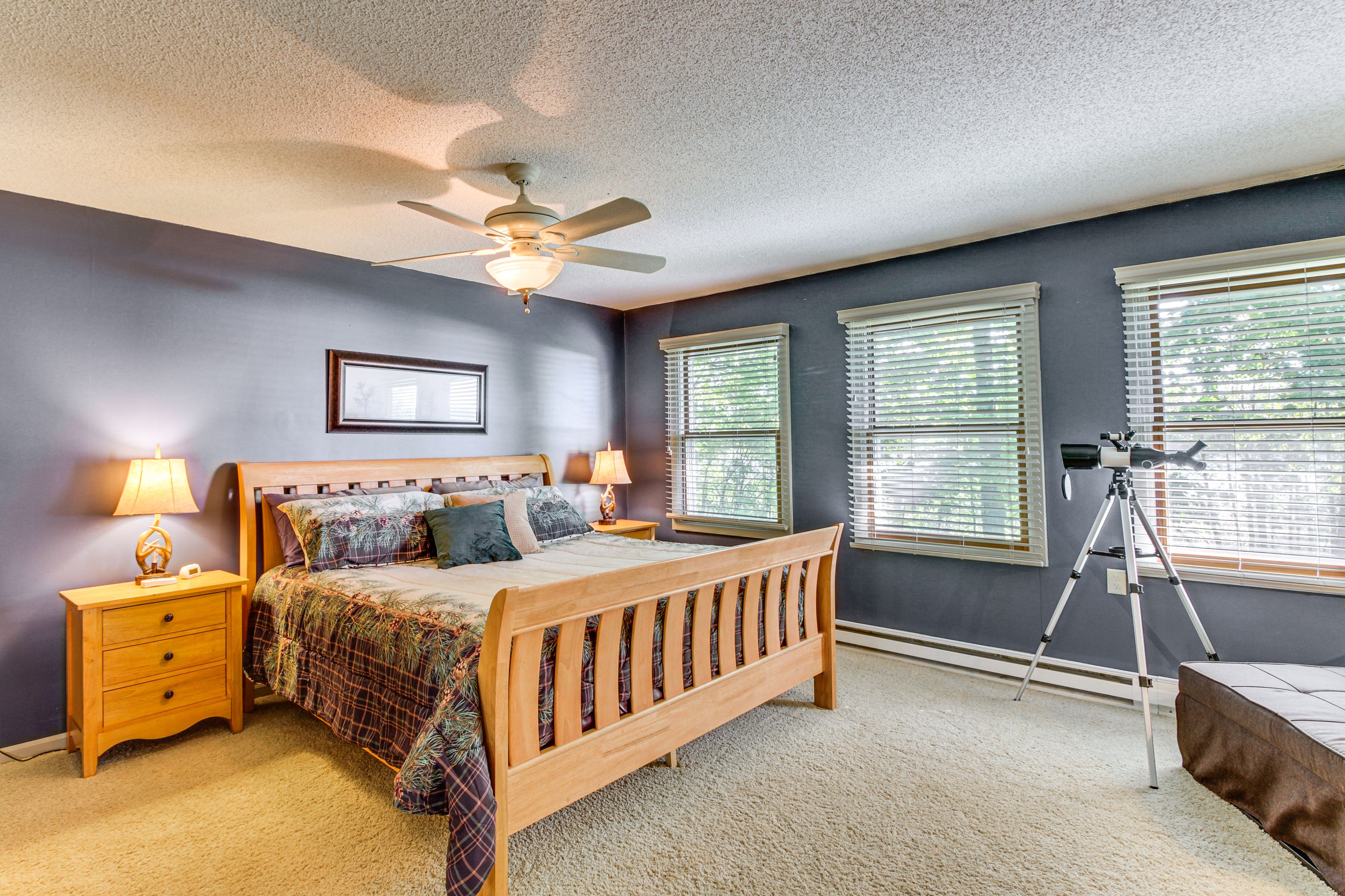 Bedroom 1 | King Bed