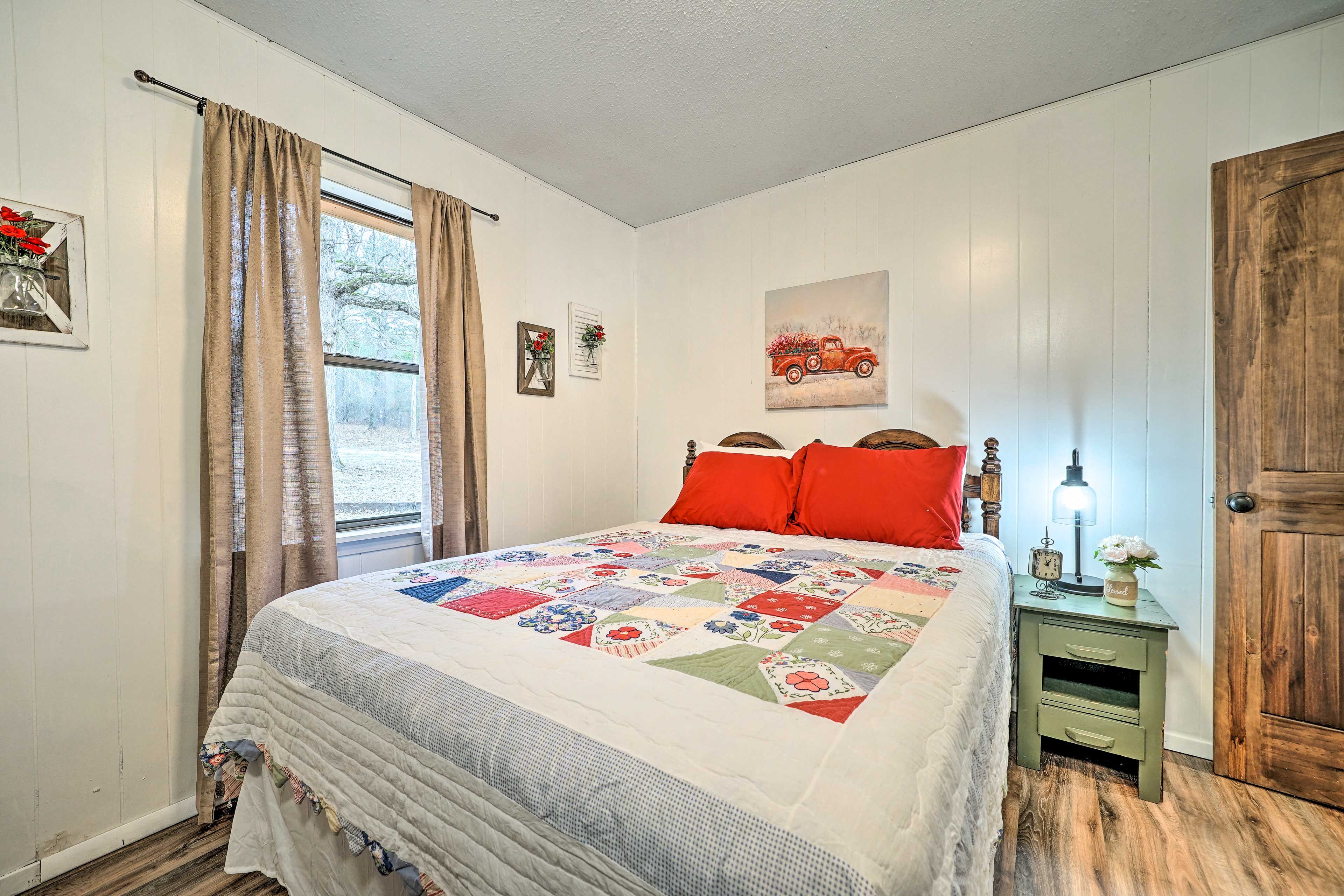 Bedroom 3 | Queen Bed