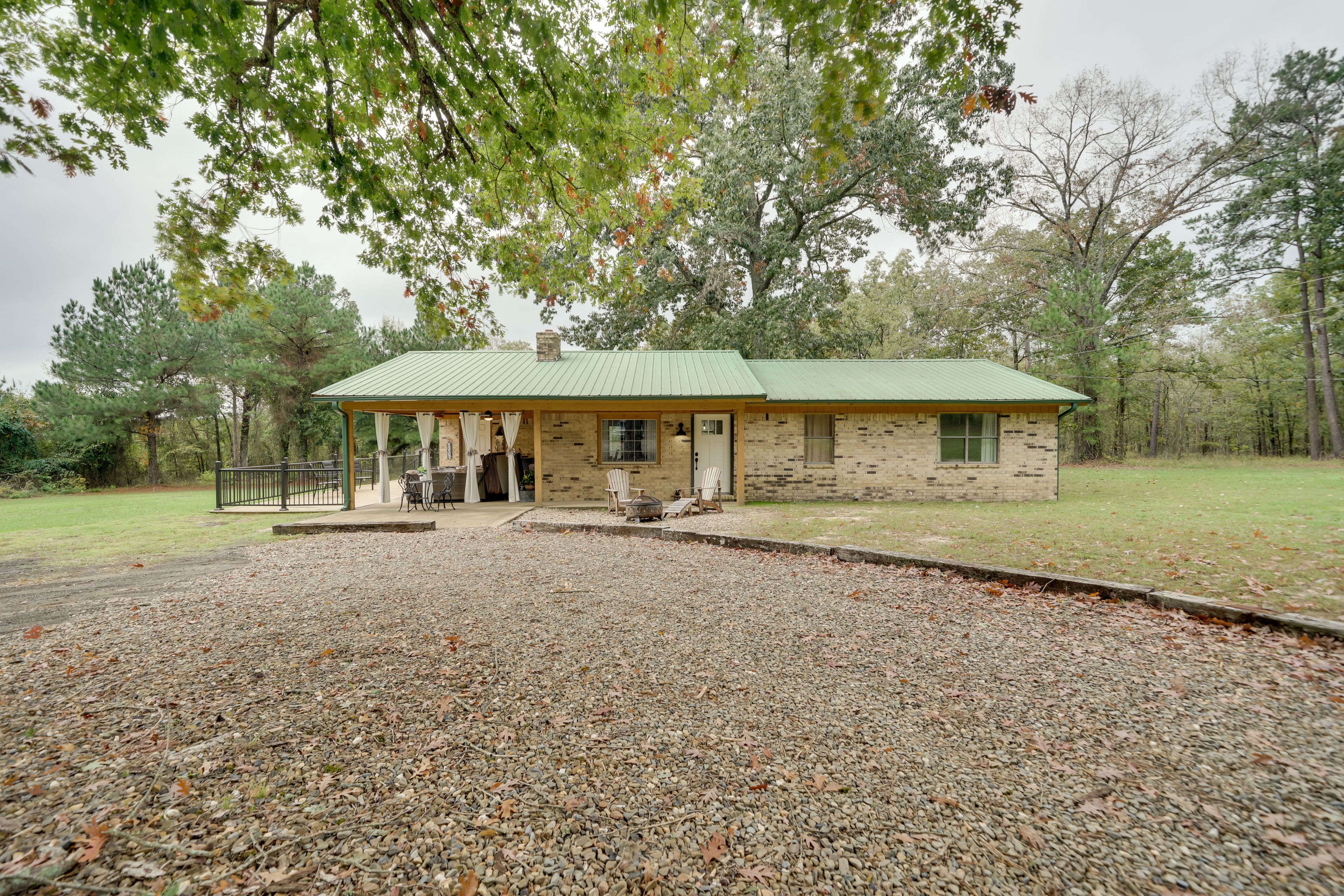 Exterior | Parking | Driveway (4 Vehicles) | RVs/Trailers/Boats Welcome