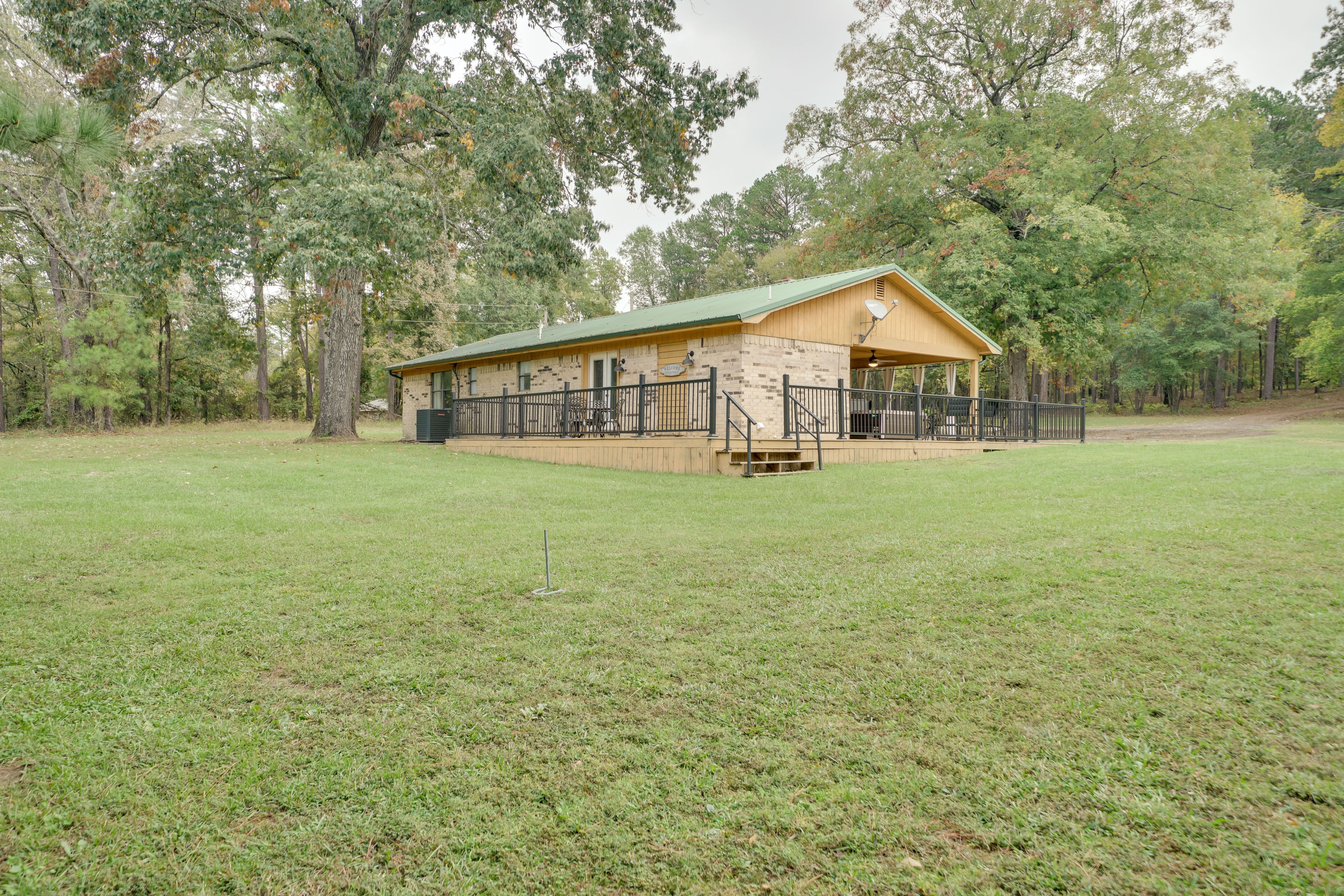 Backyard | Horseshoes