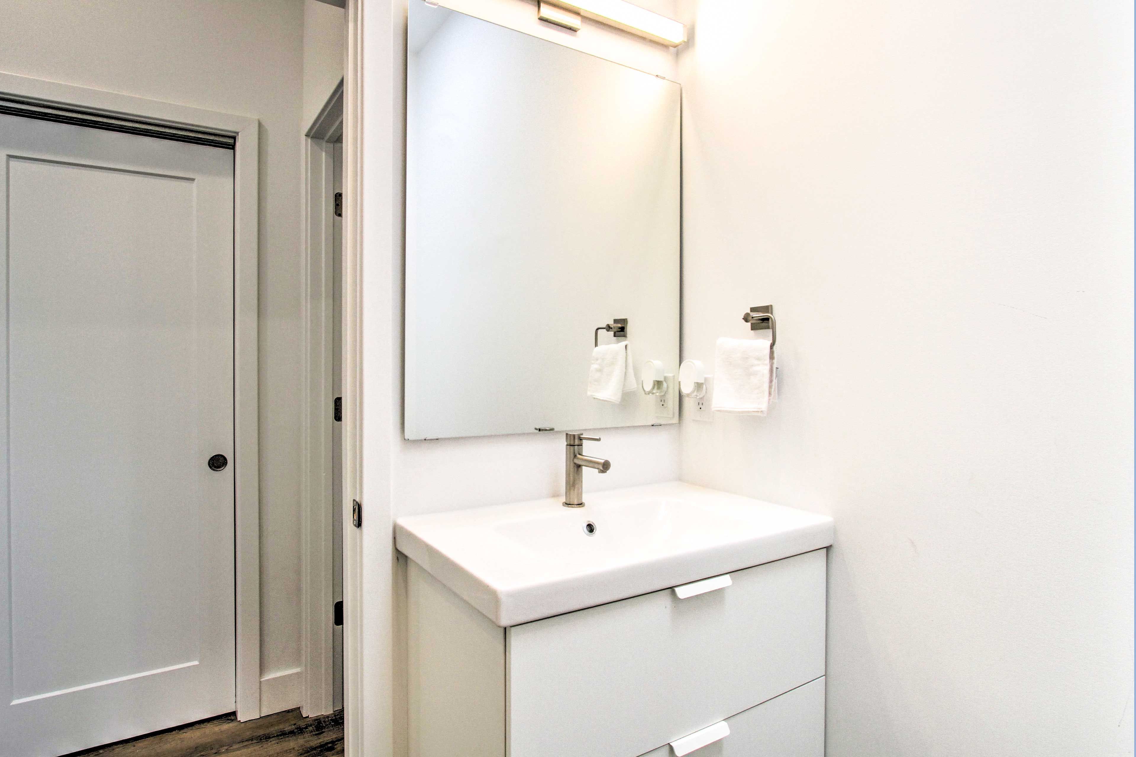Full Bathroom | 2nd Floor | Stairs Required