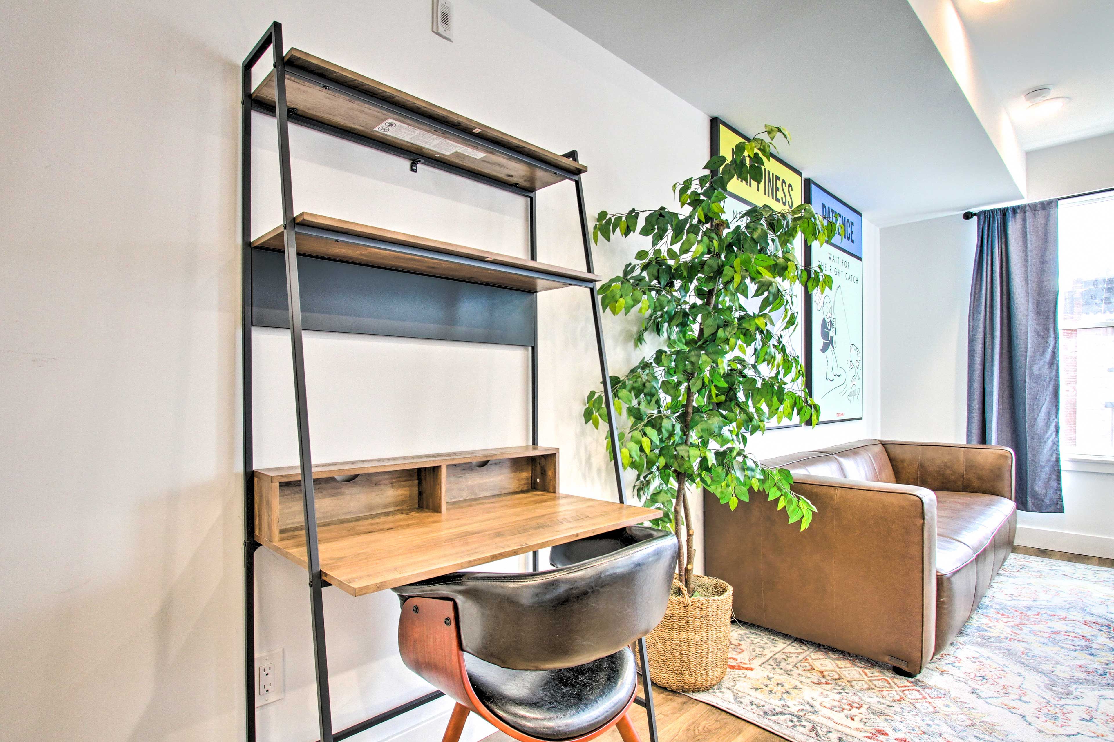 Desk Area | Main Floor