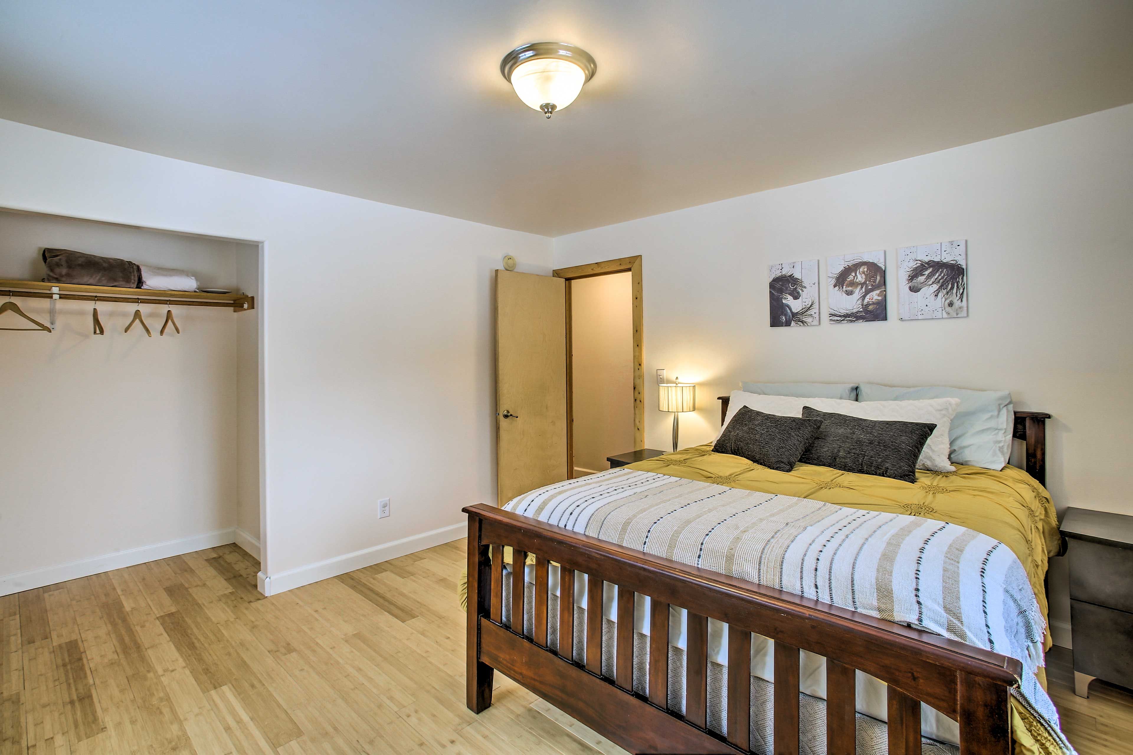 Bedroom 2 | Queen Bed