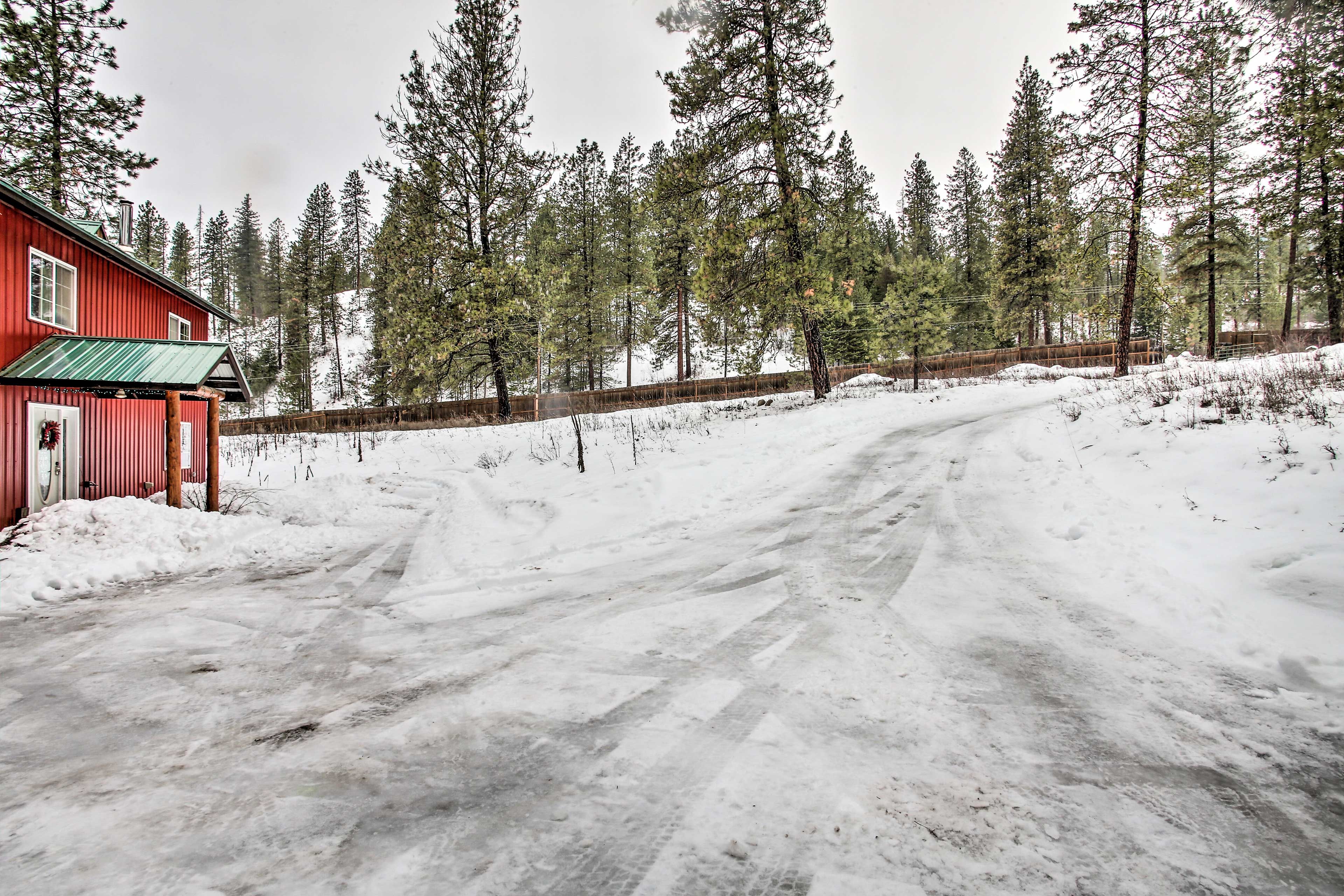 Parking | Driveway (6 Vehicles) | RV/Trailer Parking Allowed