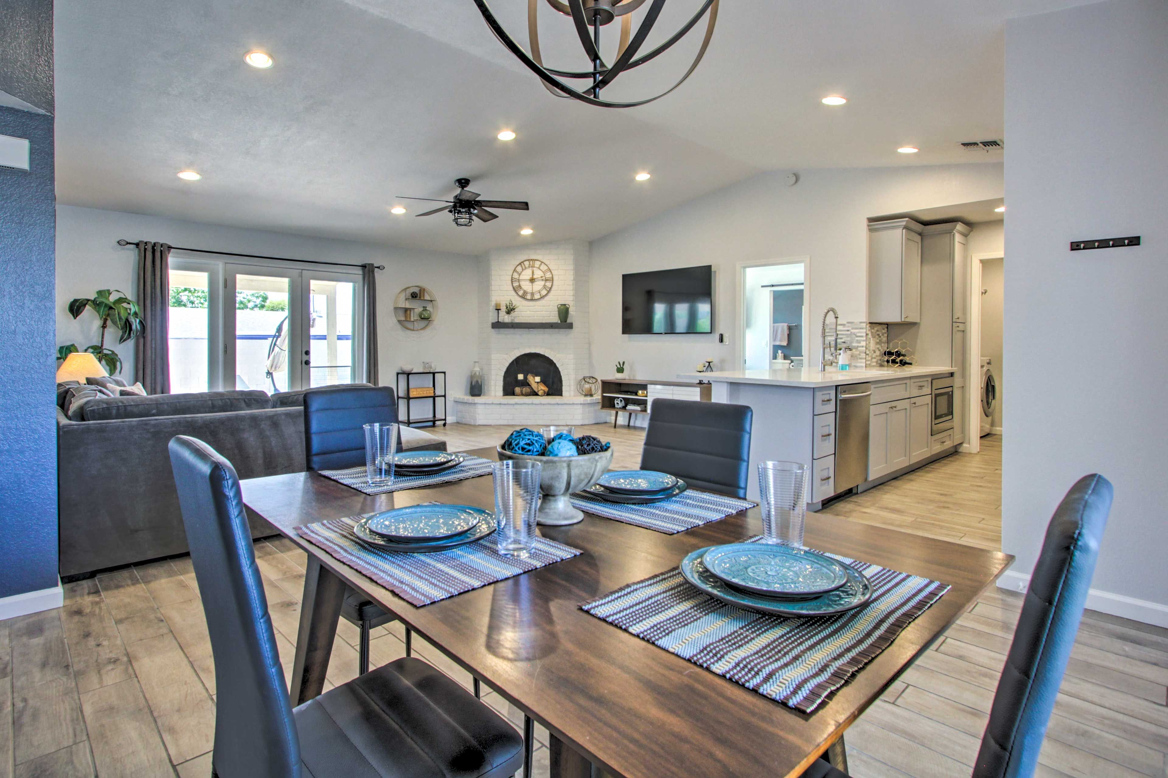 Dining Area | Living Room | Free WiFi