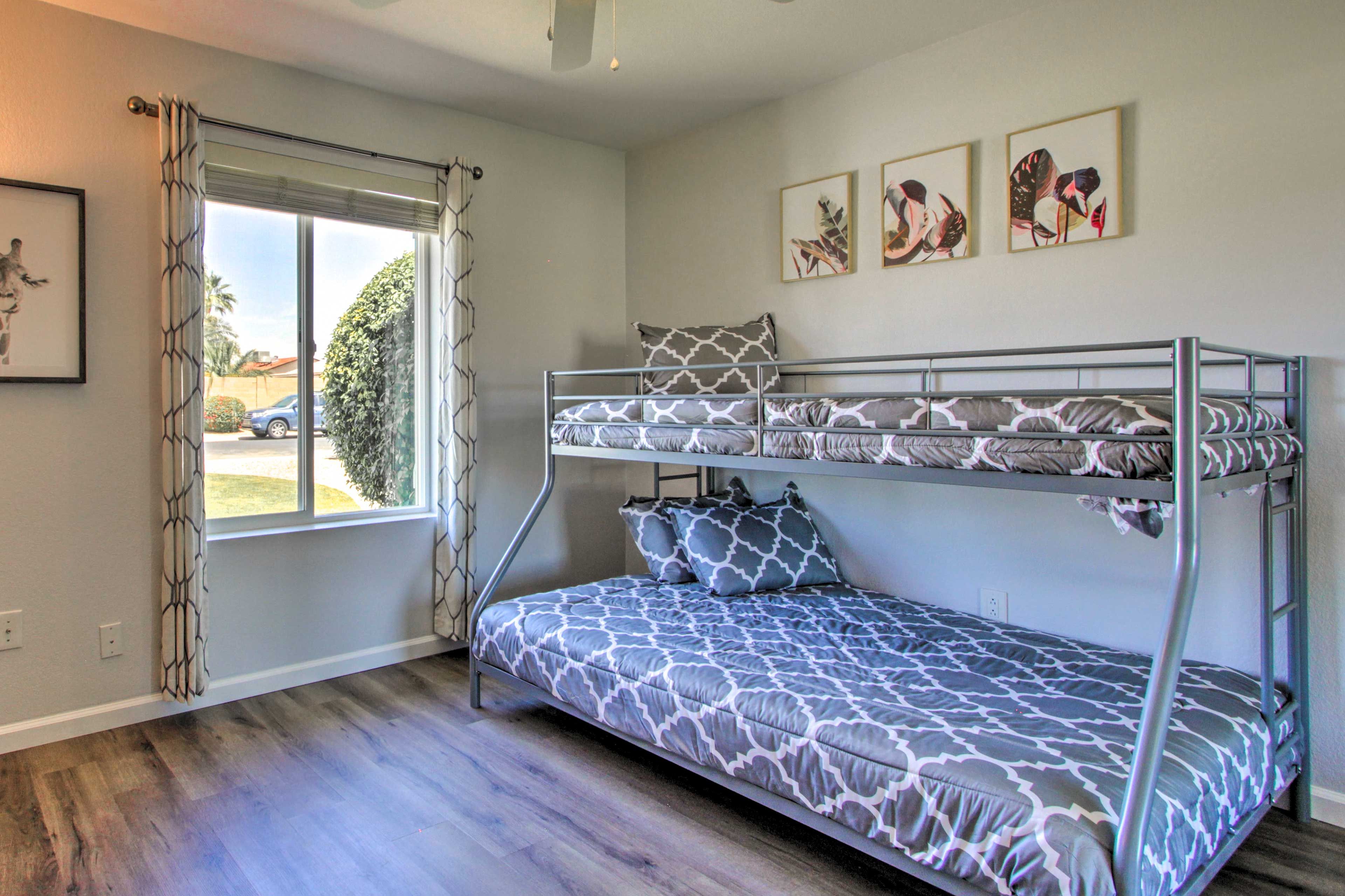 Bedroom 3 | Twin/Full Bunk Bed