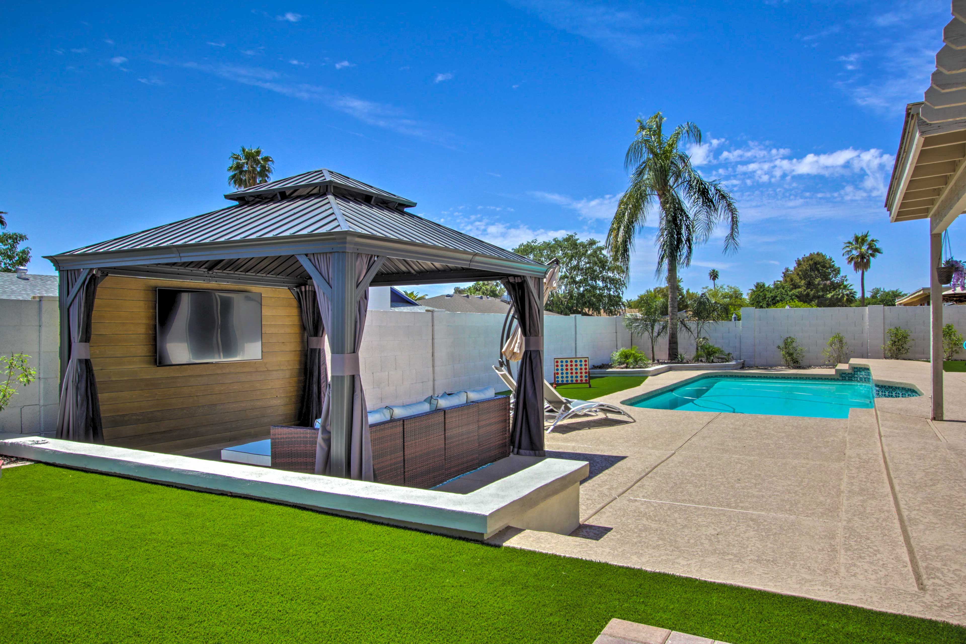 Private Cabana | Smart TV