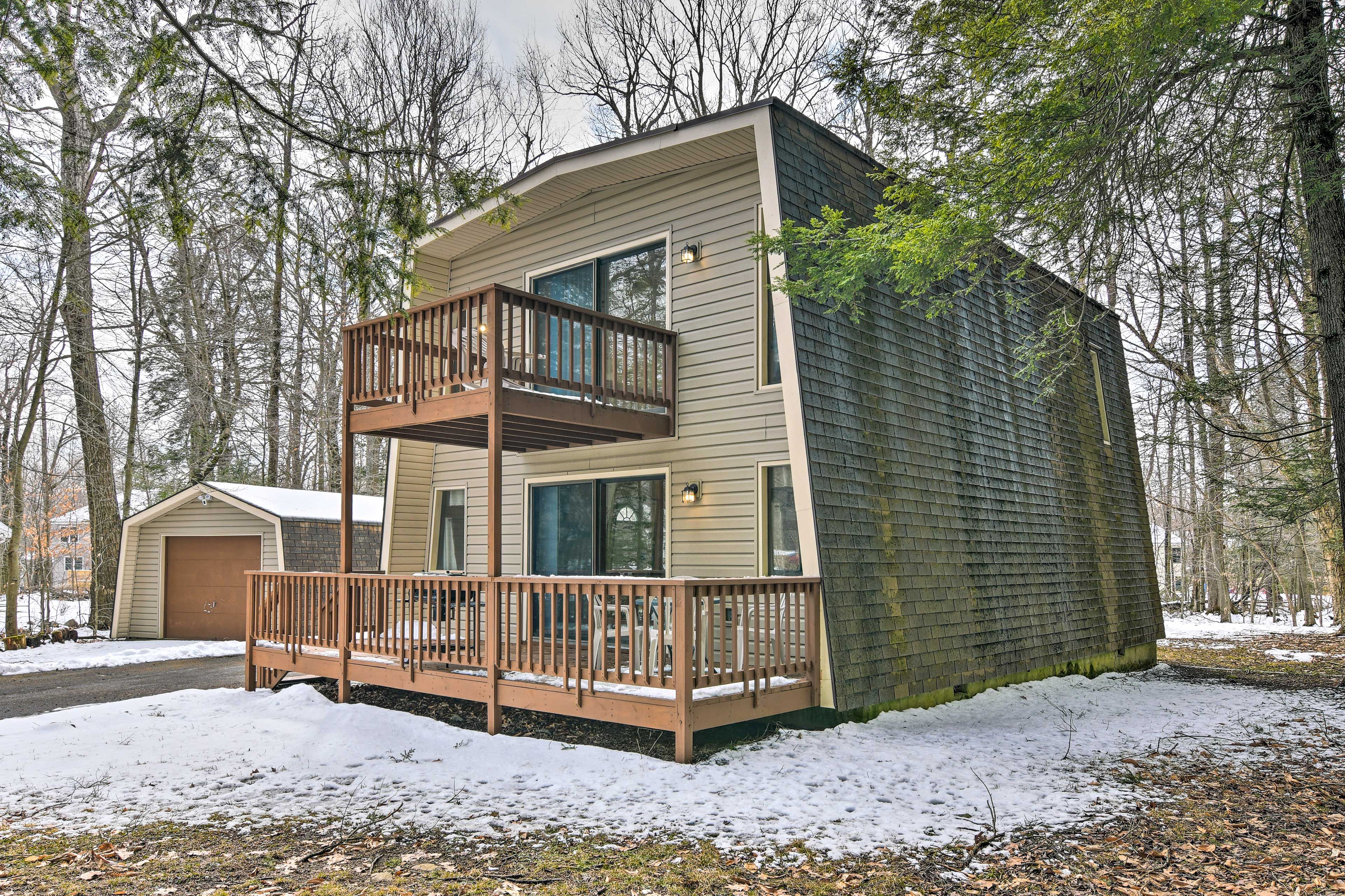 Property Exterior | 1st-Floor Bedroom/Bathroom | Driveway Parking (3 Vehicles)