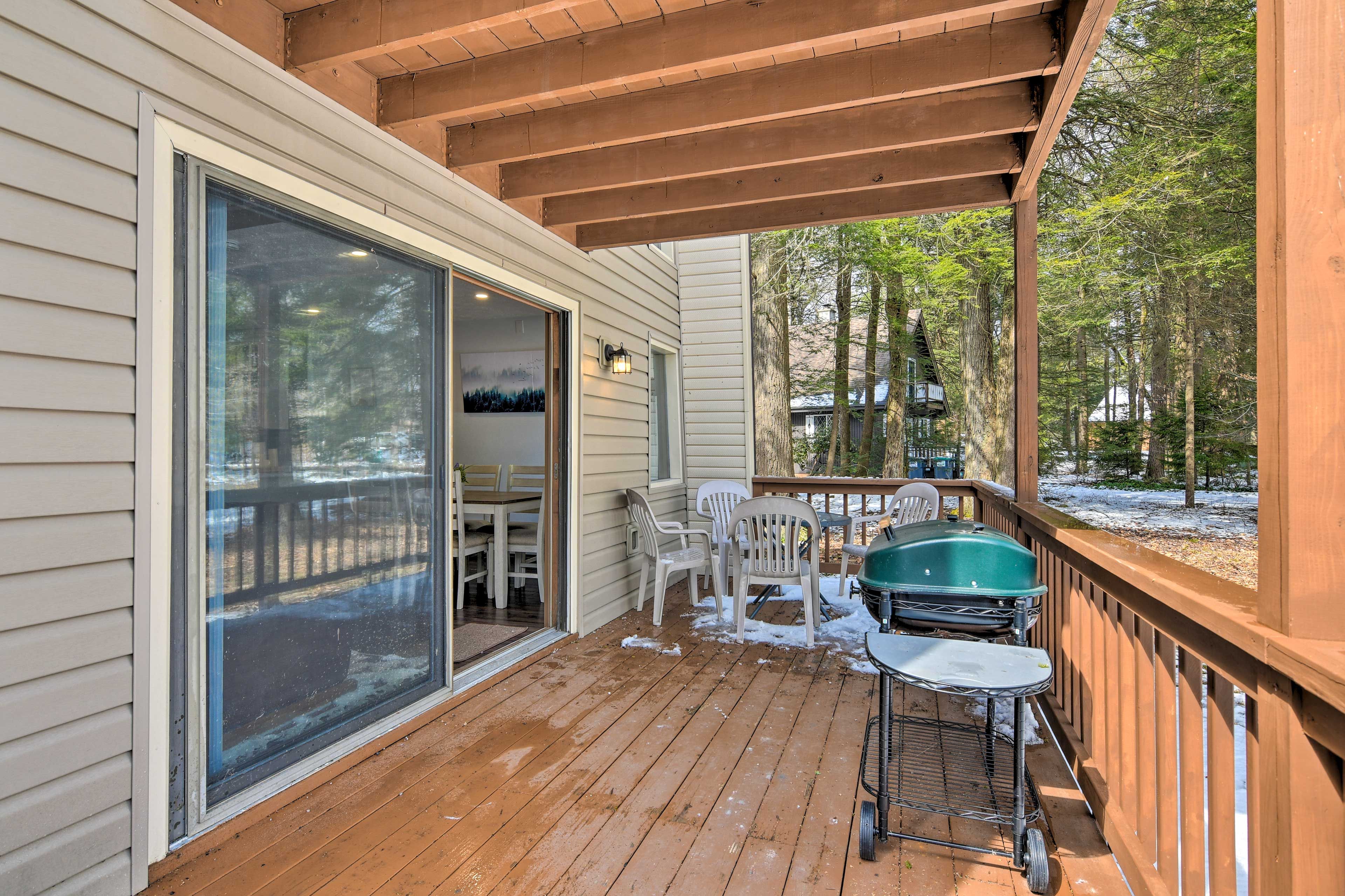 Covered Deck | Propane Grill
