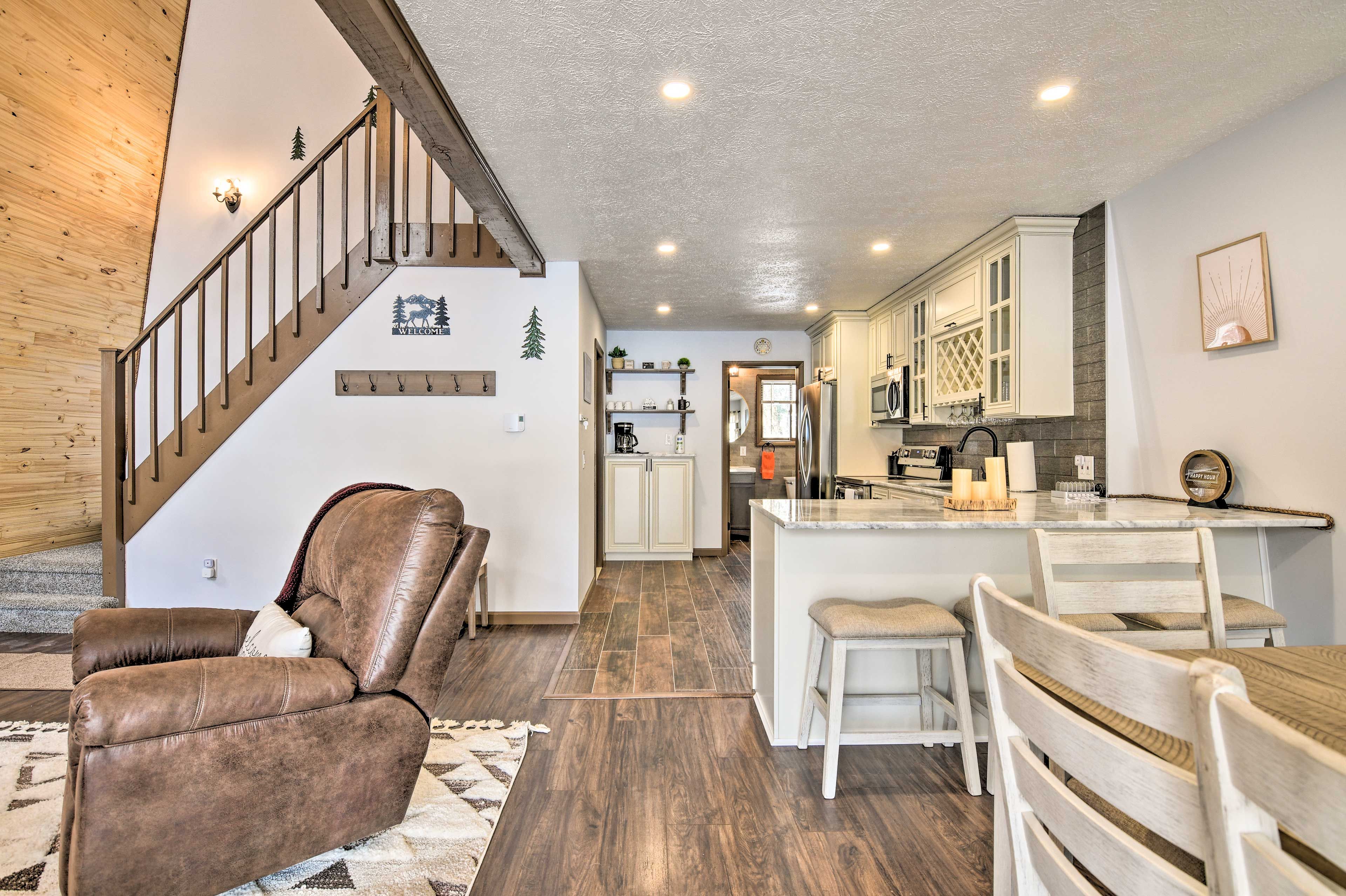 Kitchen & Dining Area