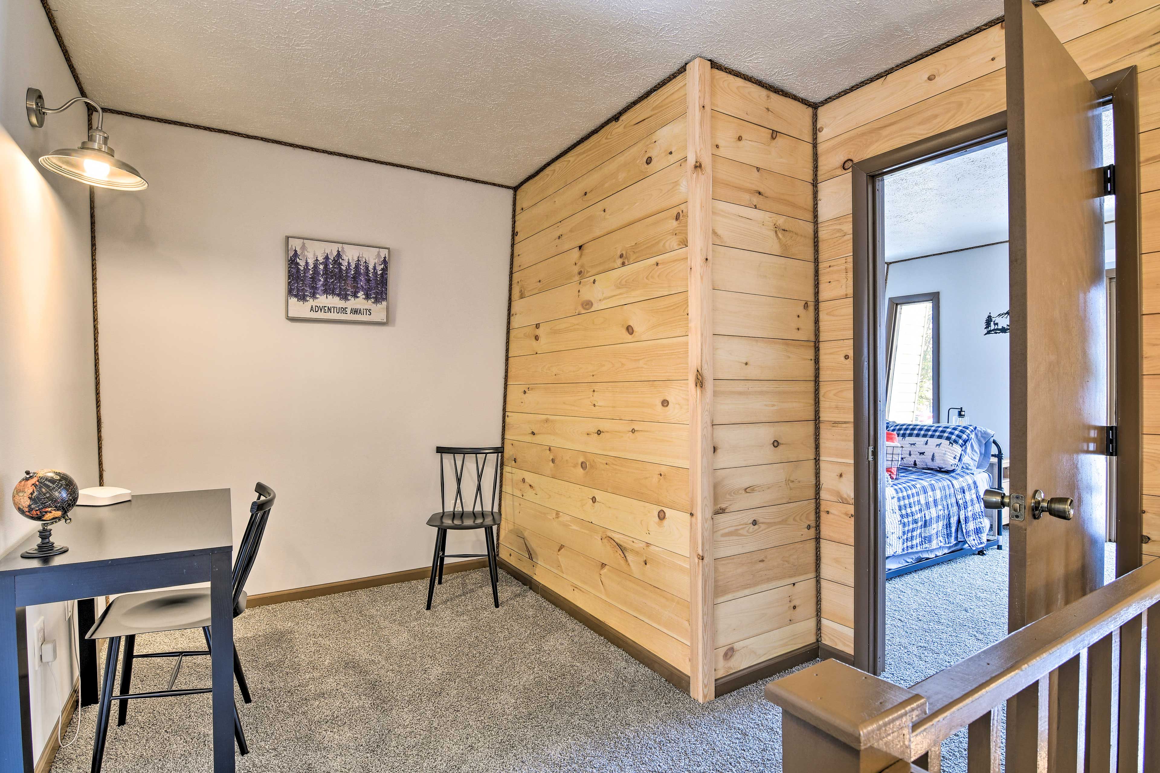 2nd-Floor Landing & Workstation