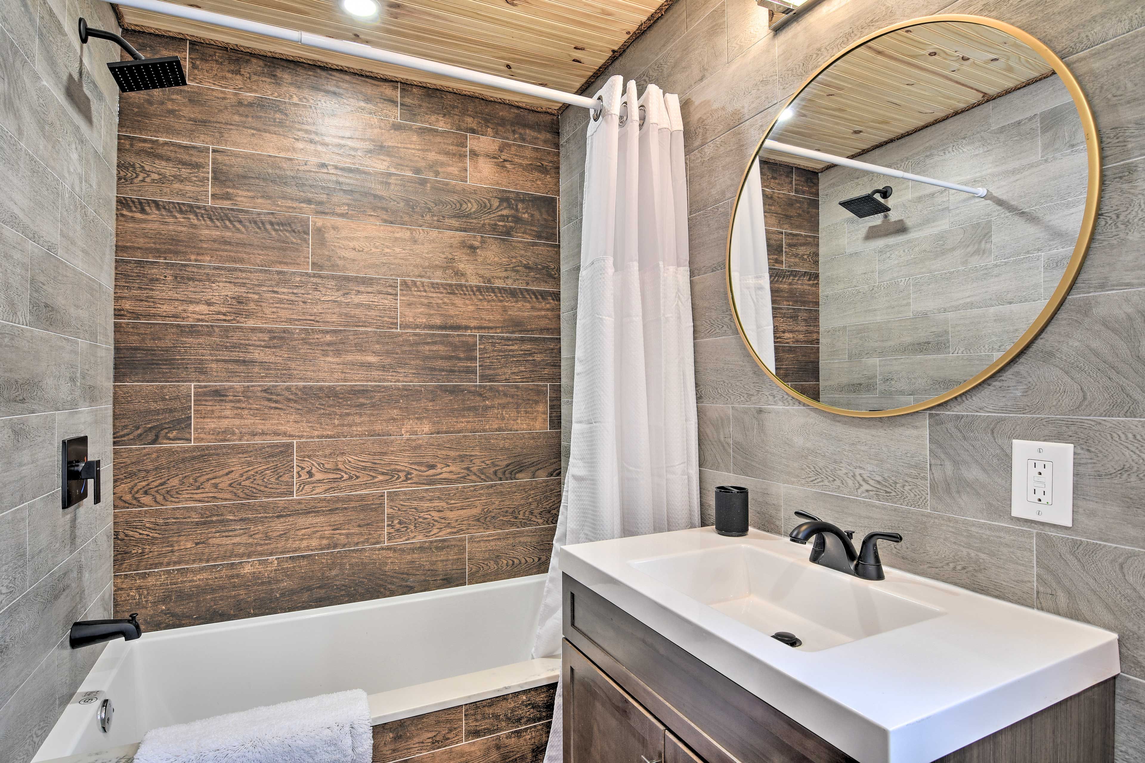 Full Bathroom | Hair Dryer