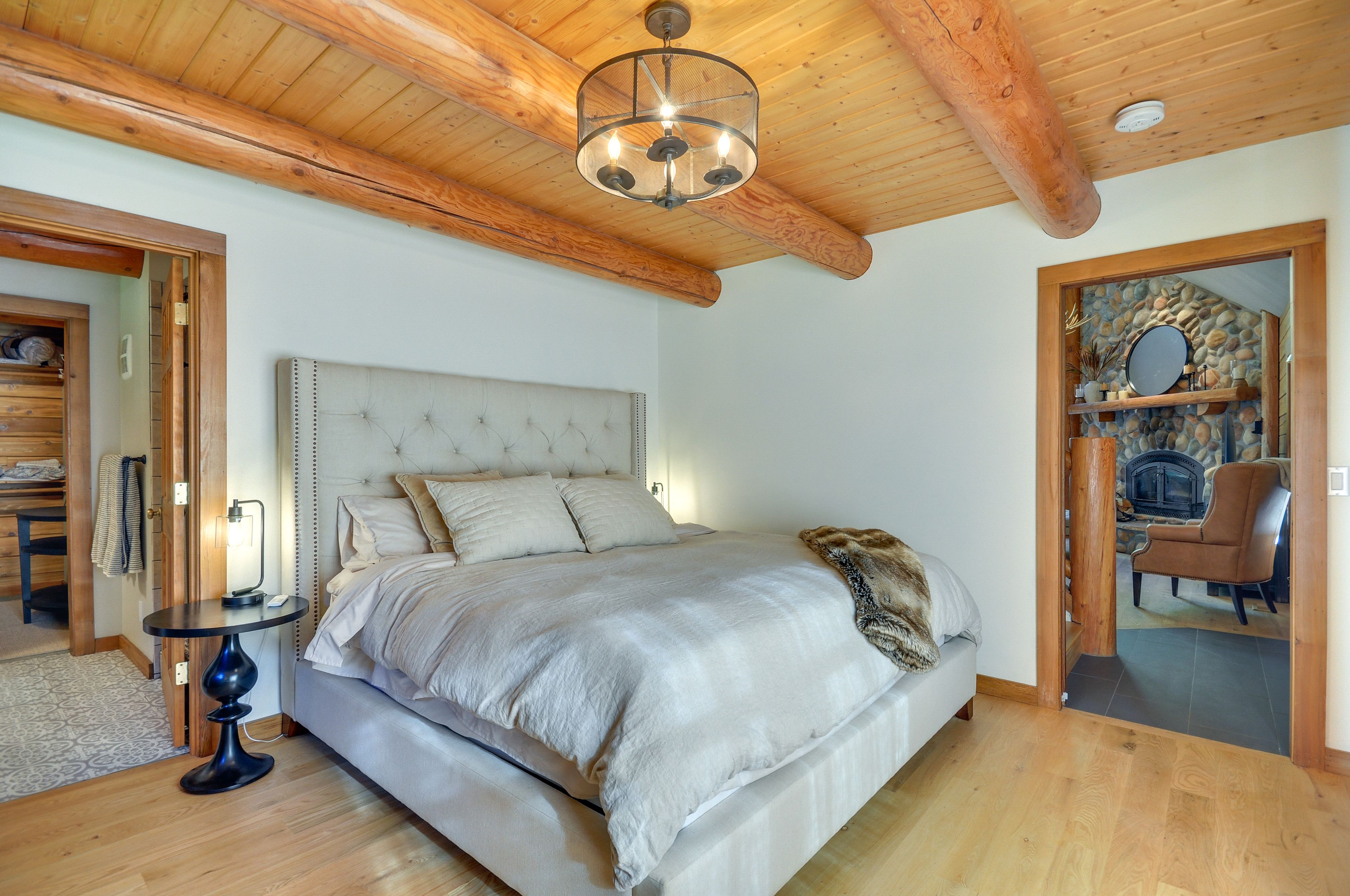 Bedroom 1 | Main Level | King Bed | Linens Provided | En-Suite Bathroom