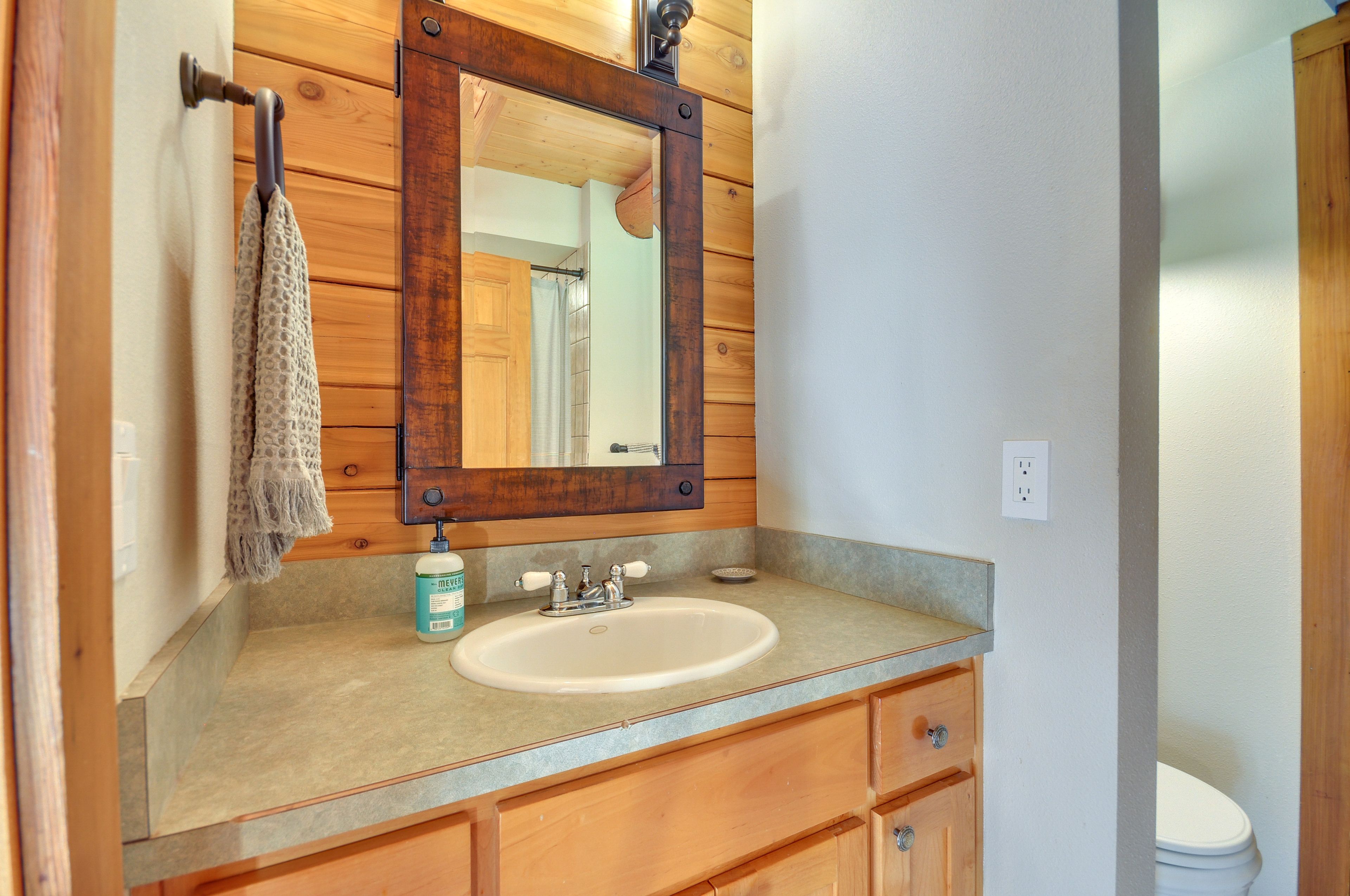 En-Suite Bathroom | Towels Provided | Hair Dryer