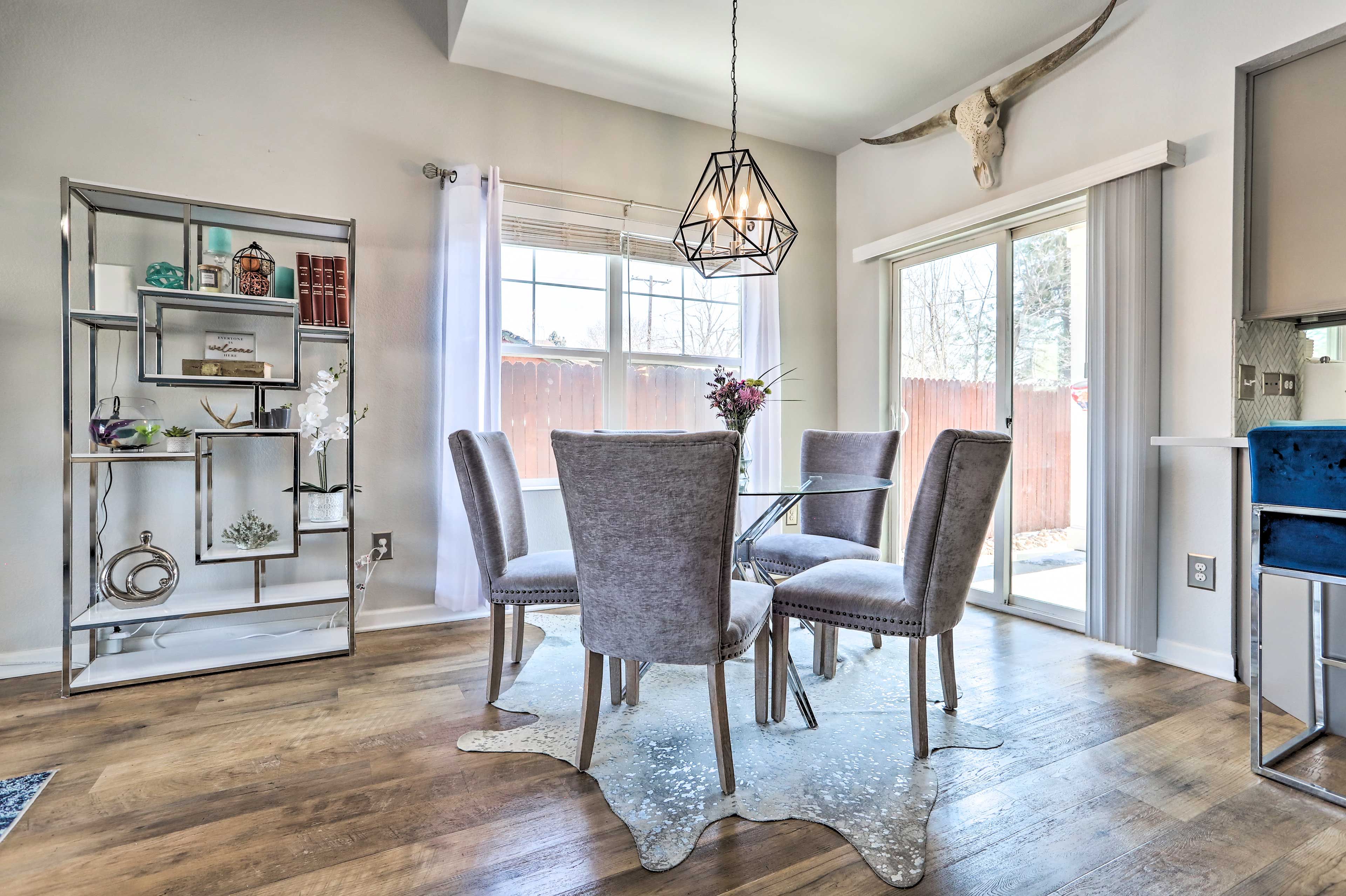 Dining Area | Dishware Provided