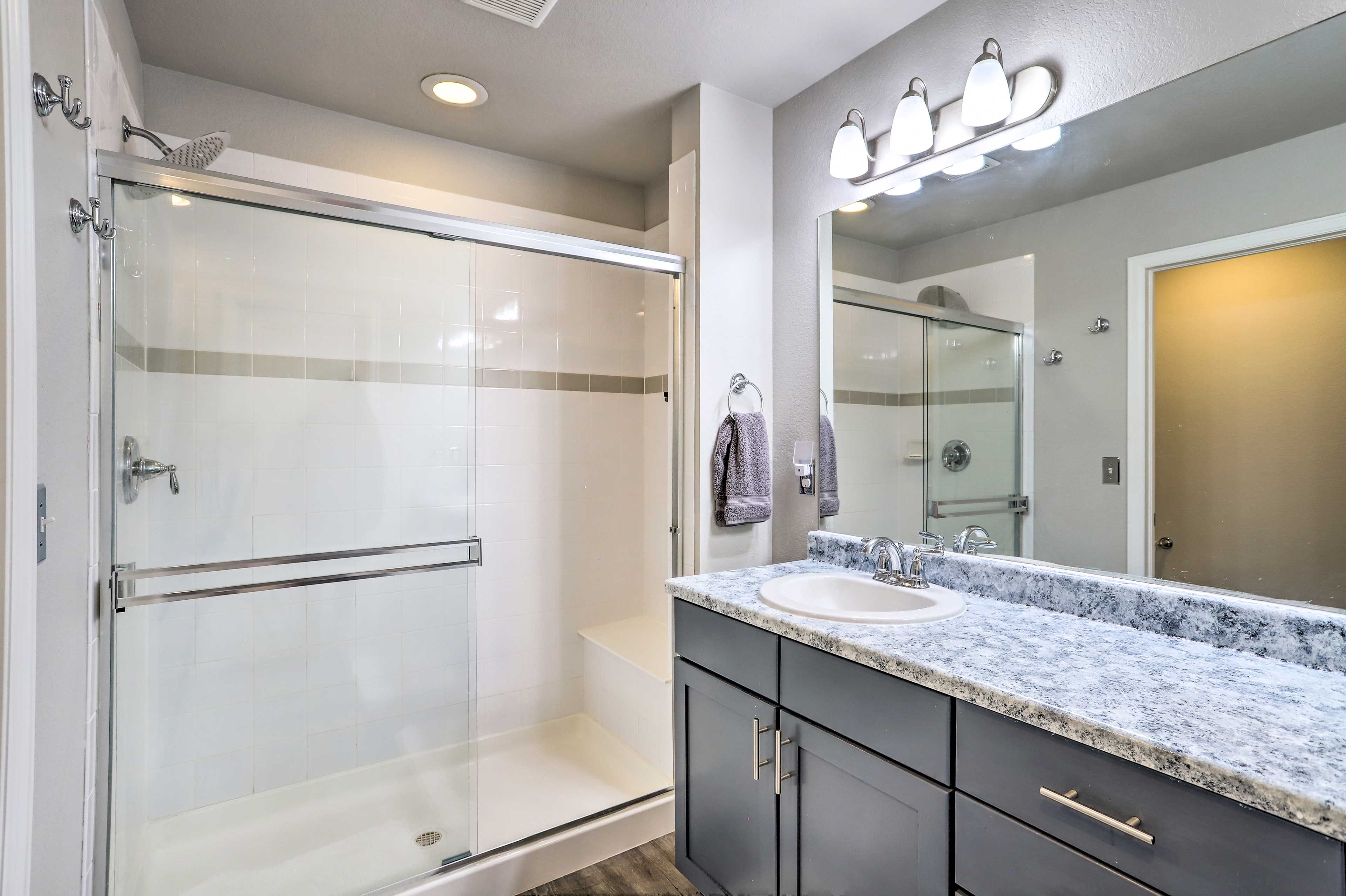En-Suite Bathroom | Towels Provided | Complimentary Toiletries