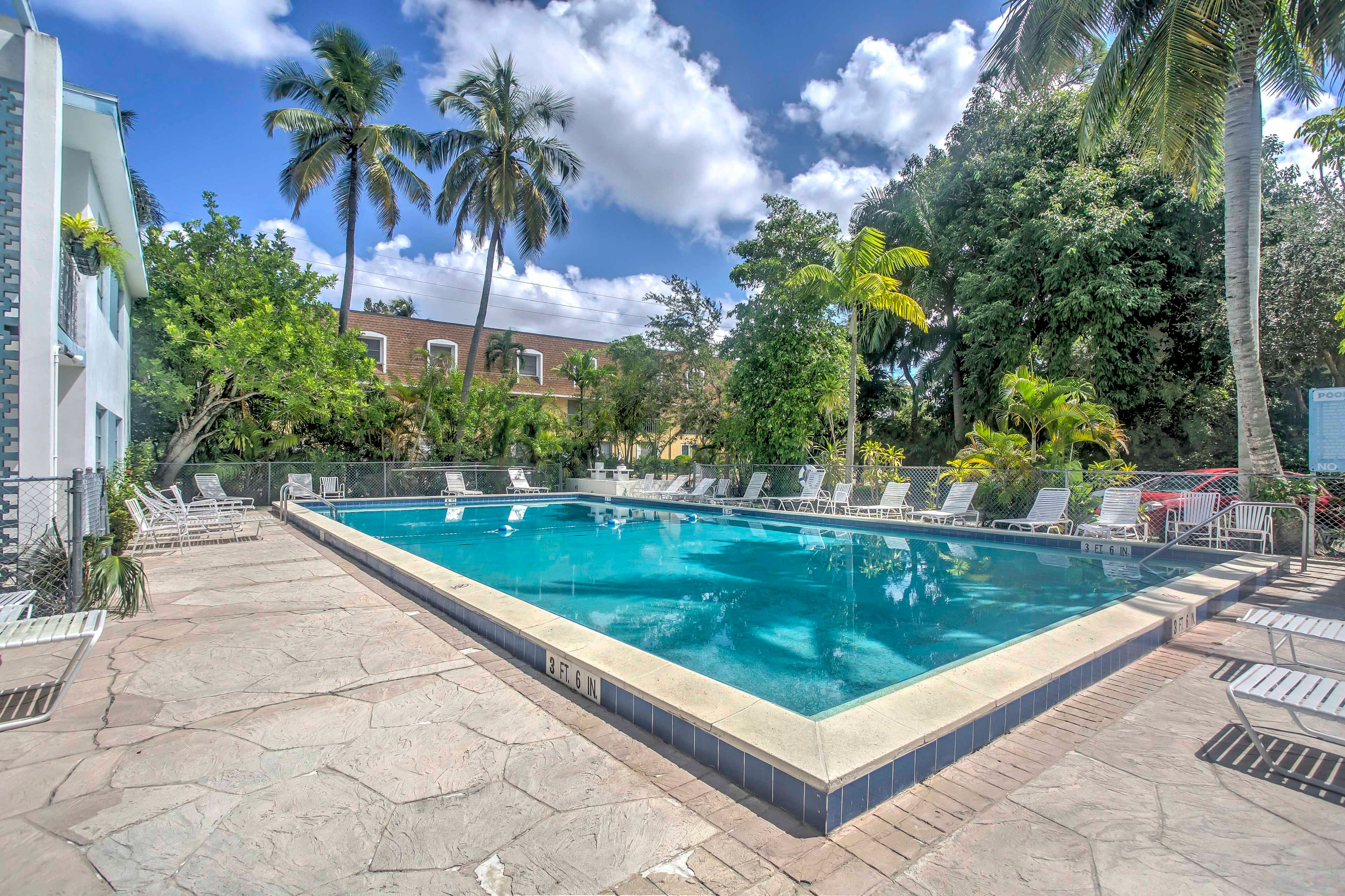 Naples Vacation Rental | 2BR | 2BA | Step-Free Access Via Elevator | 700 Sq Ft