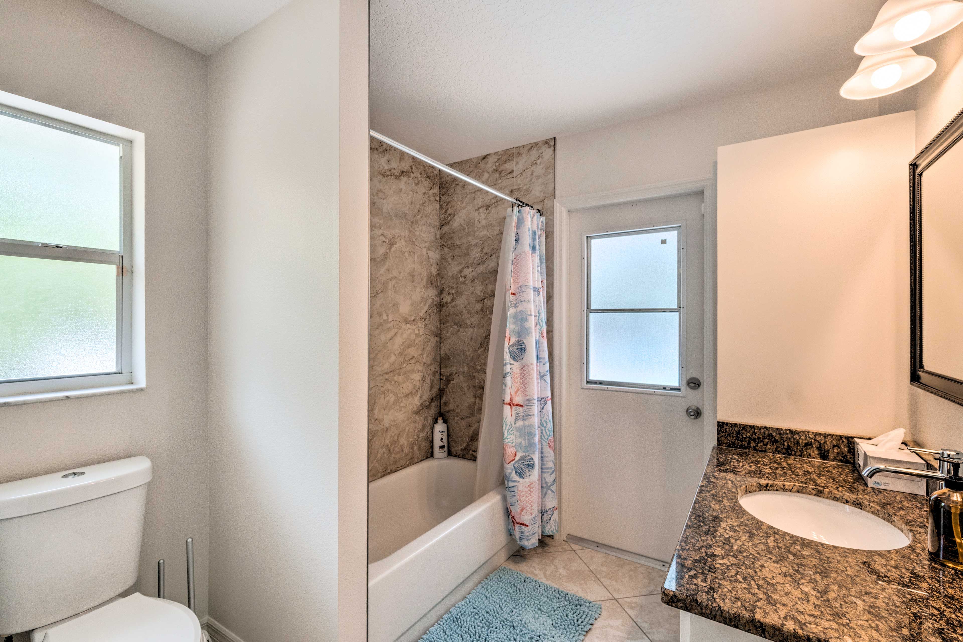 Full Bath | Towels Provided